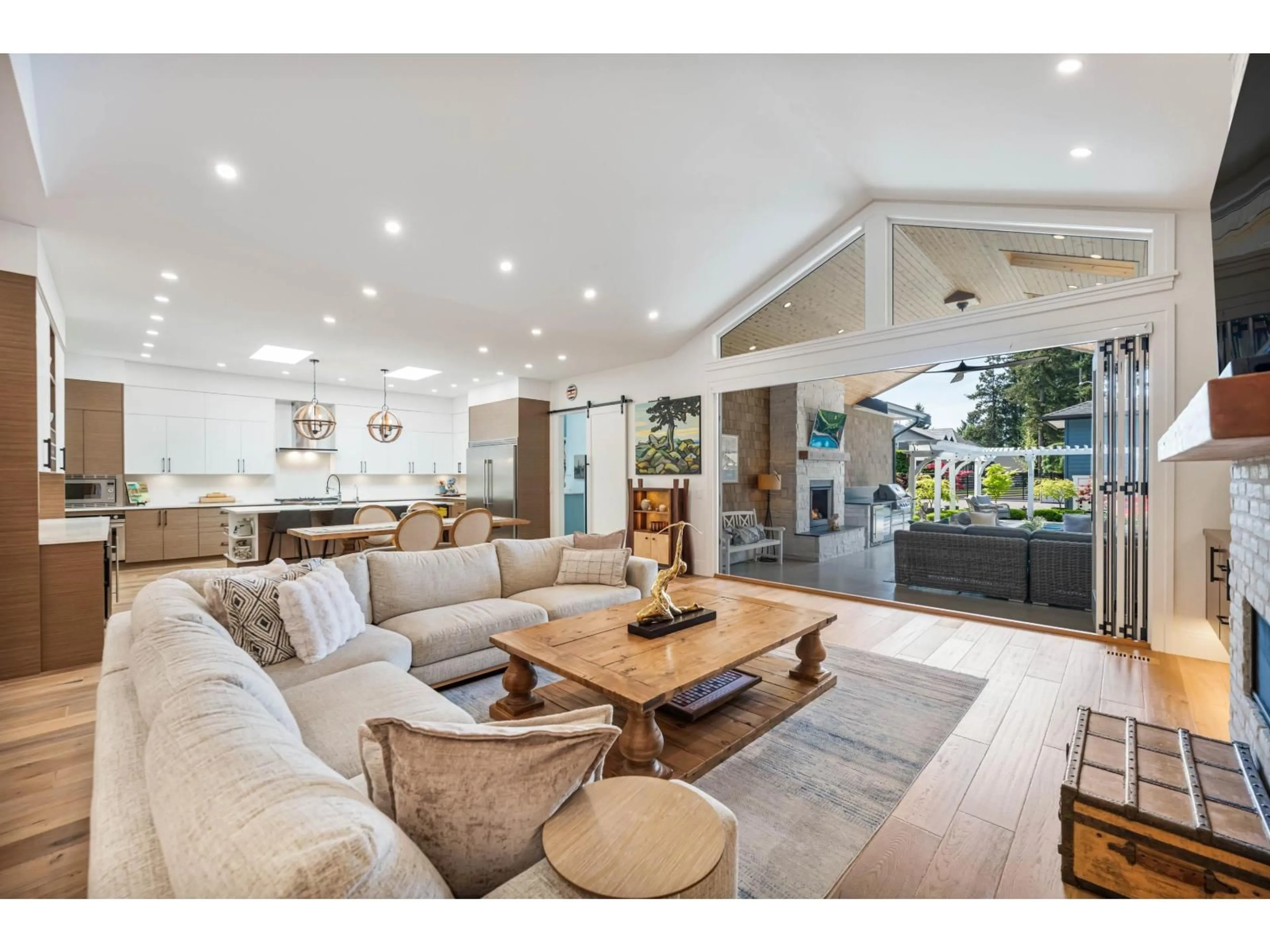 Living room with furniture, unknown for 23366 FRANCIS AVENUE, Langley British Columbia V1M2S4