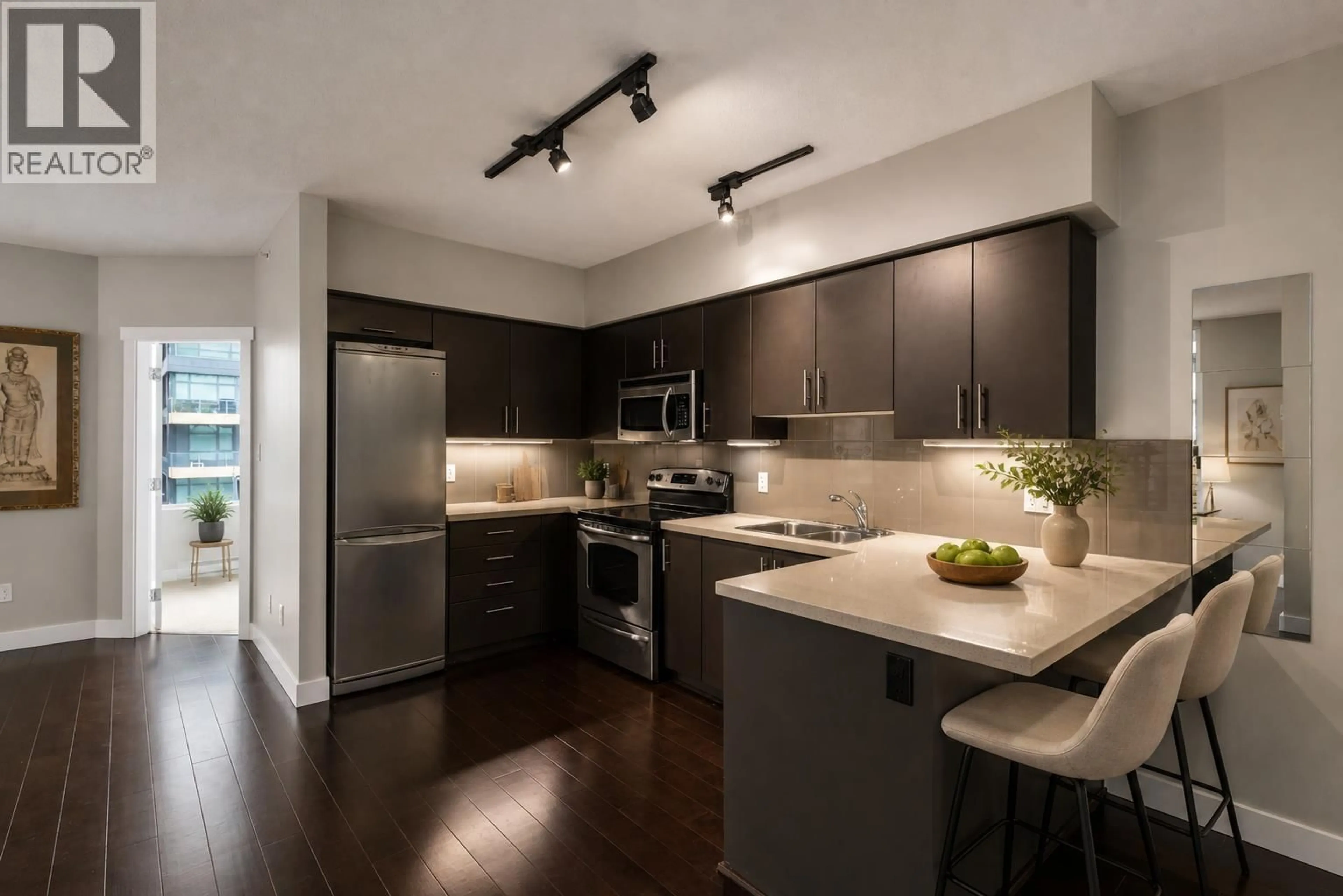 Open concept kitchen, wood/laminate floor for 425 - 9009 CORNERSTONE MEWS, Burnaby British Columbia V5A0B9