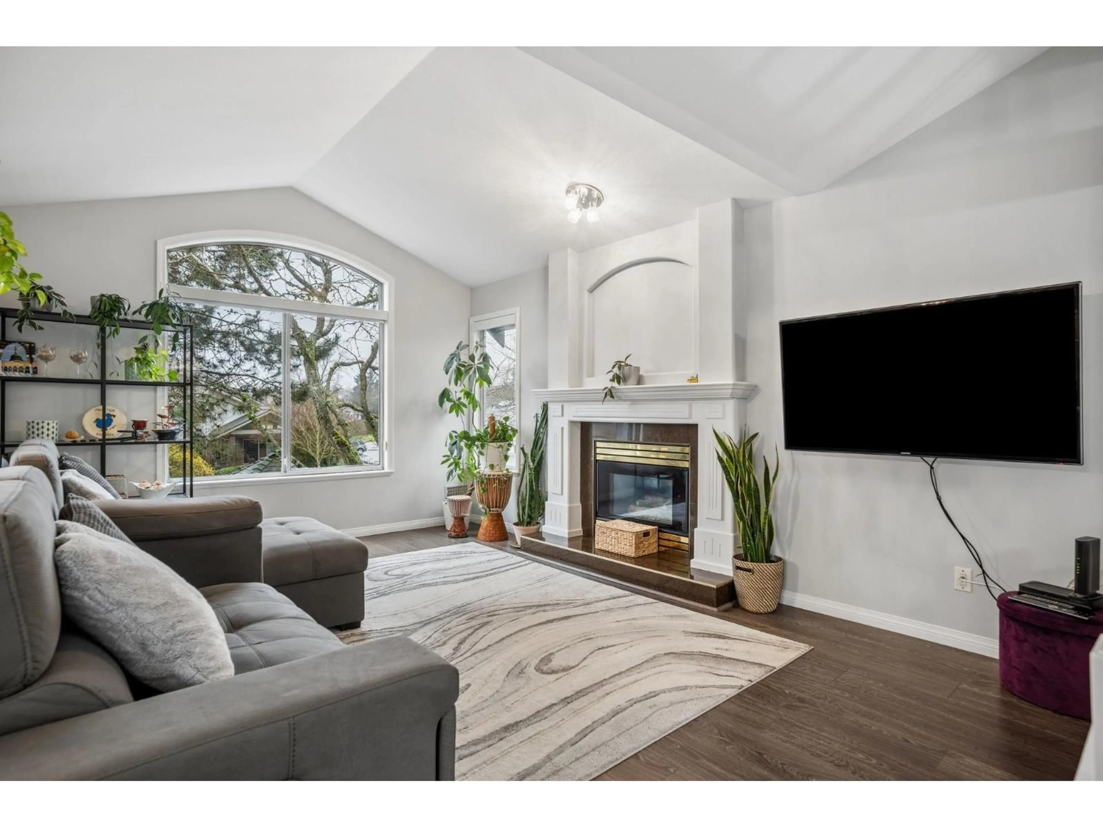 Living room with furniture, unknown for 2 - 4740 221 STREET, Langley British Columbia V2Z1L8