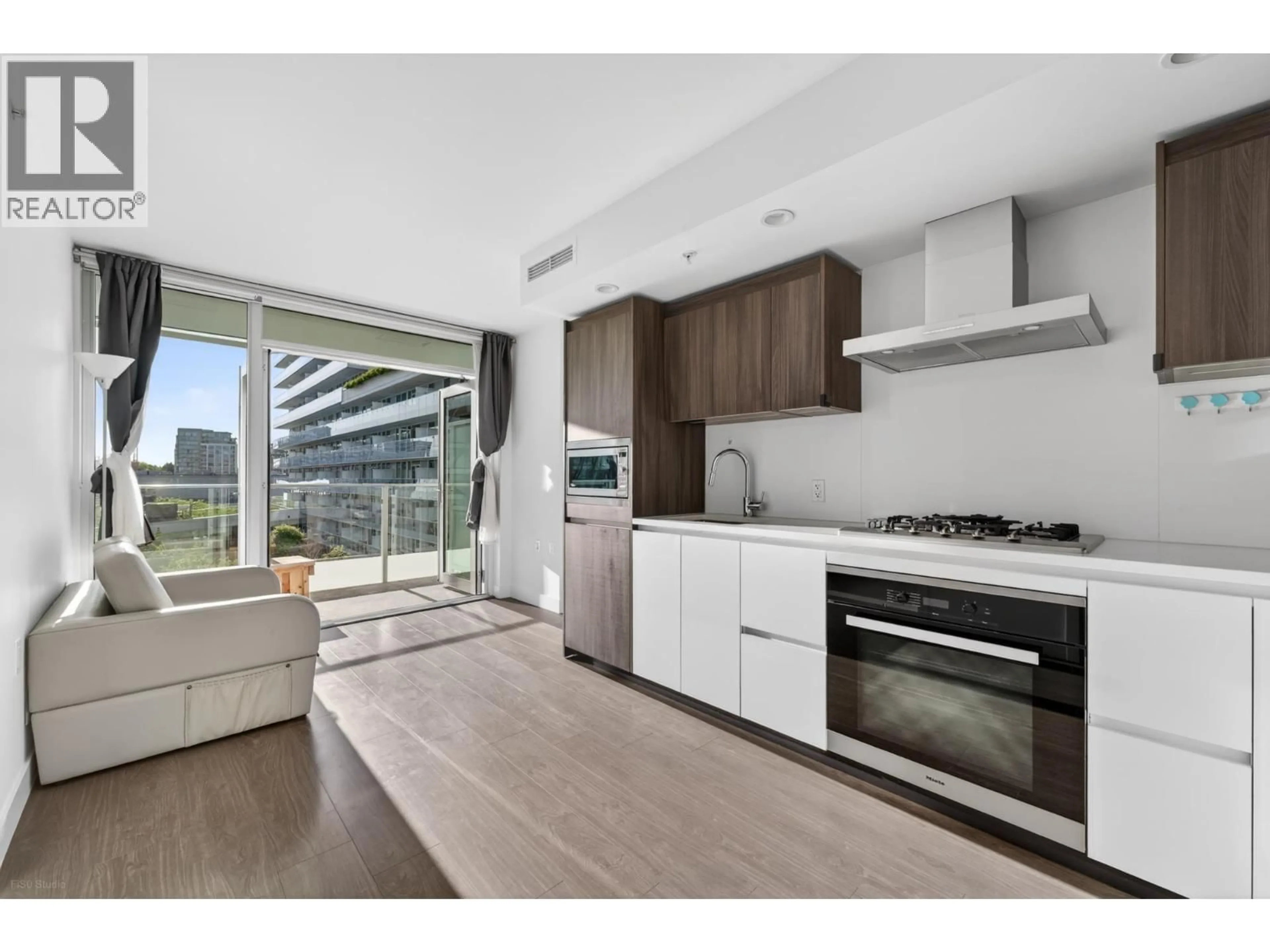 Open concept kitchen, unknown for 651 - 6328 NO. 3 ROAD, Richmond British Columbia V6Y0L6