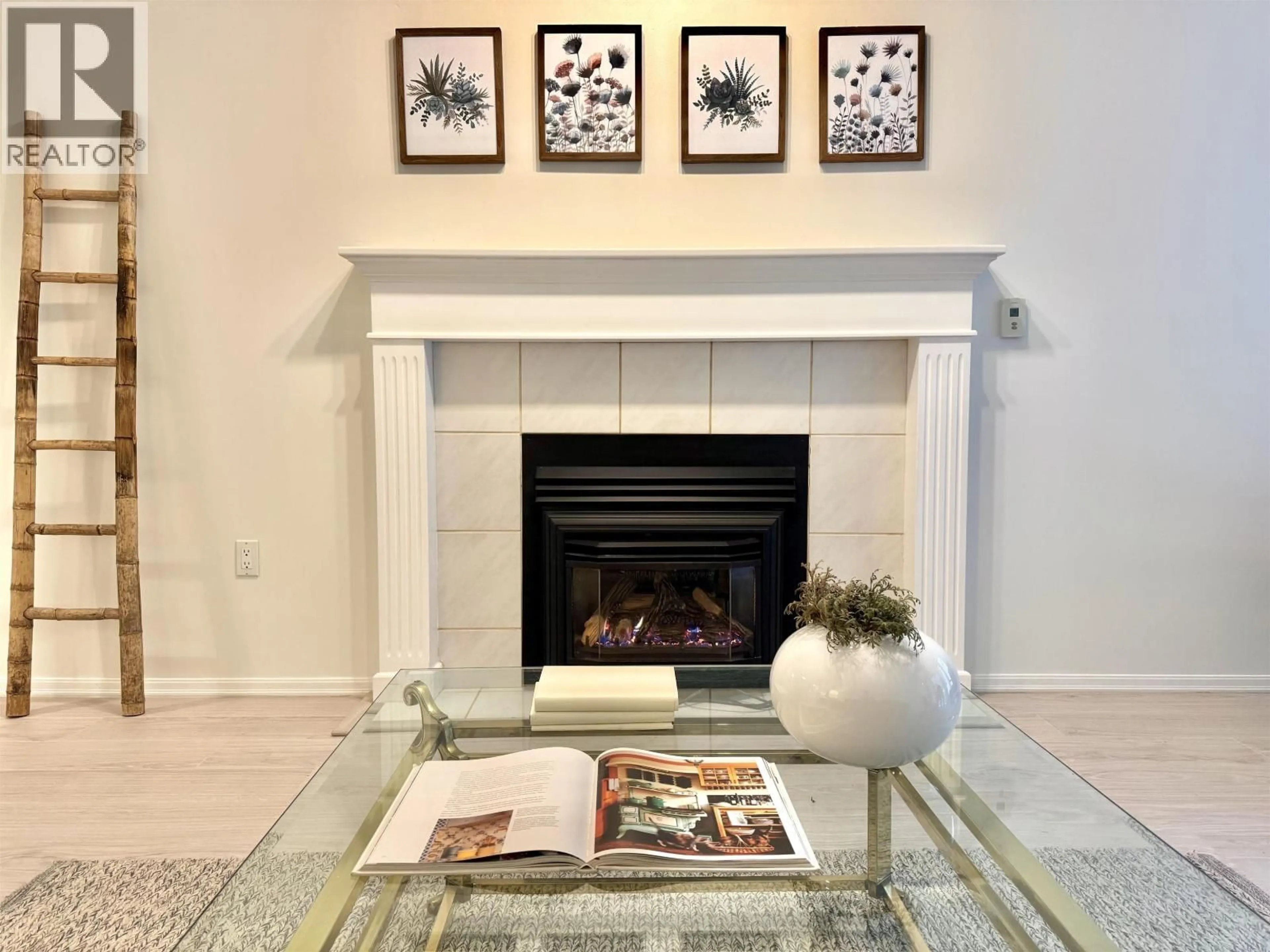 Living room with furniture, ceramic/tile floor for 14 - 11950 LAITY STREET, Maple Ridge British Columbia V2X5A6