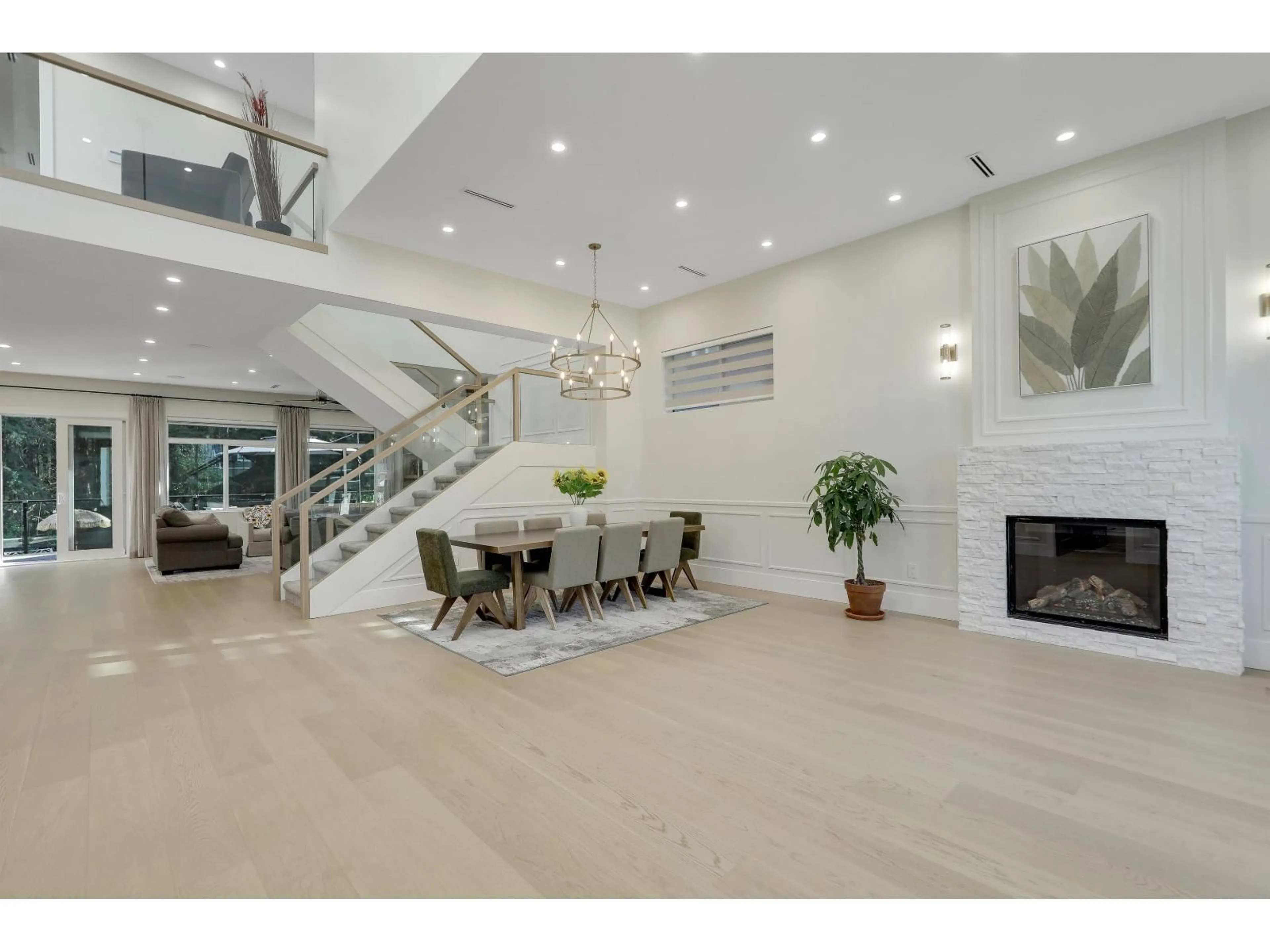 Indoor foyer for 19632 31A AVENUE, Langley British Columbia V2Z0B2