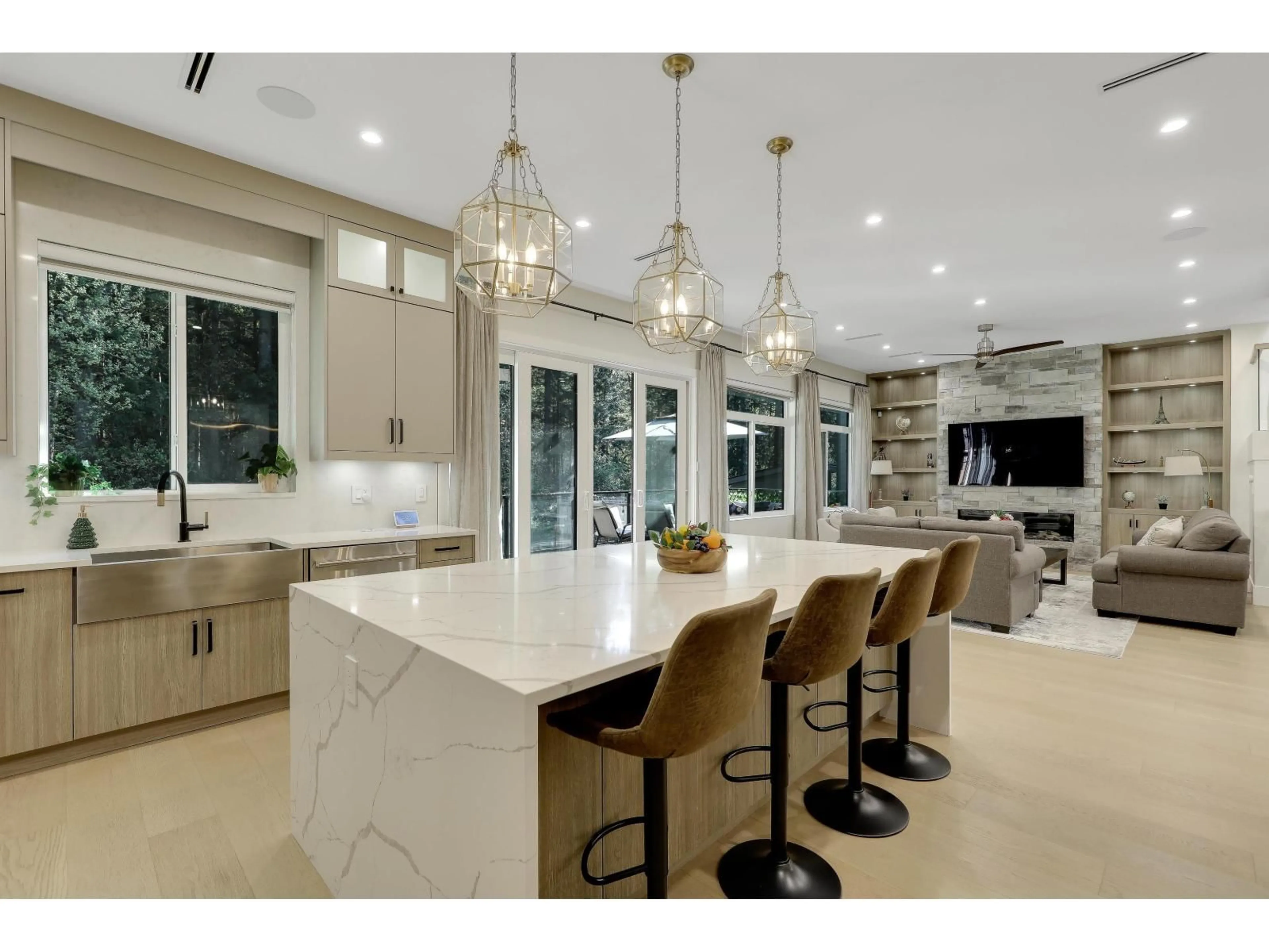 Open concept kitchen, ceramic/tile floor for 19632 31A AVENUE, Langley British Columbia V2Z0B2
