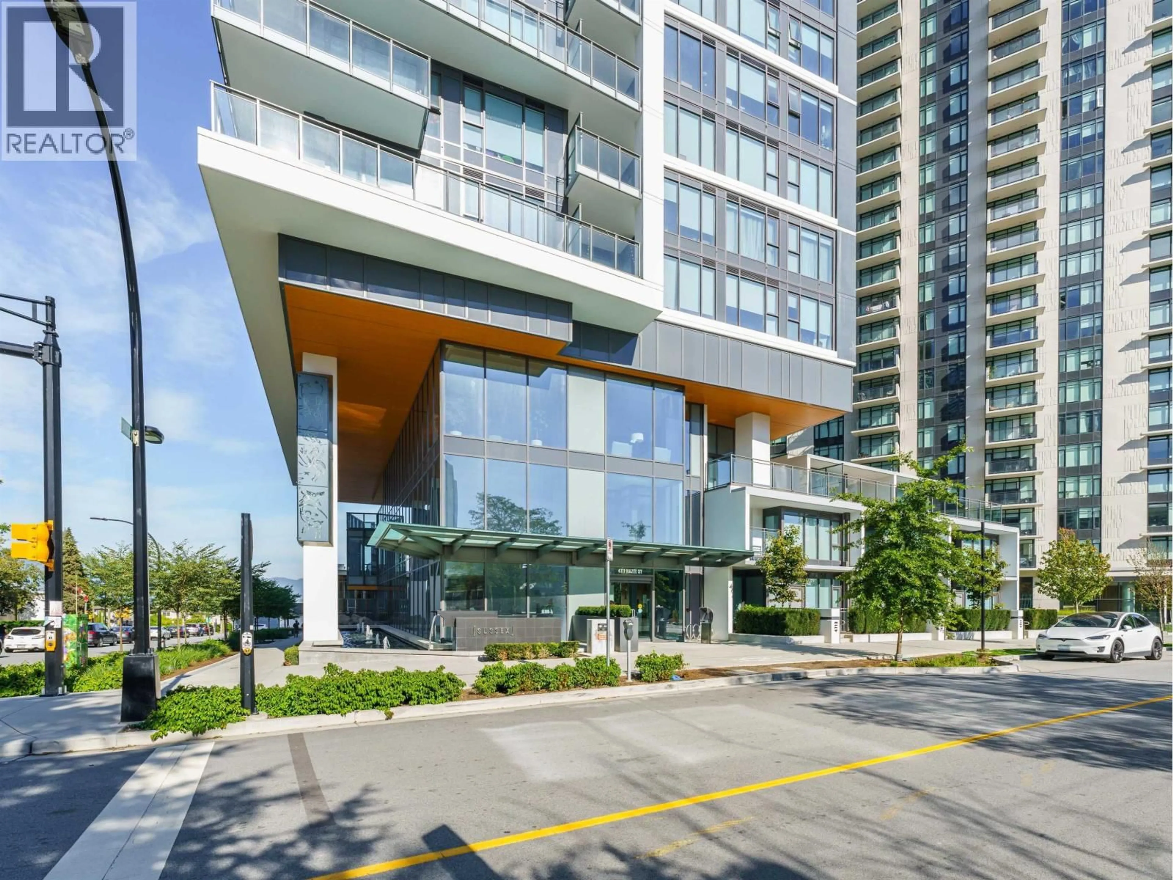 Indoor foyer for 2209 - 4711 HAZEL STREET, Burnaby British Columbia V5H0J9