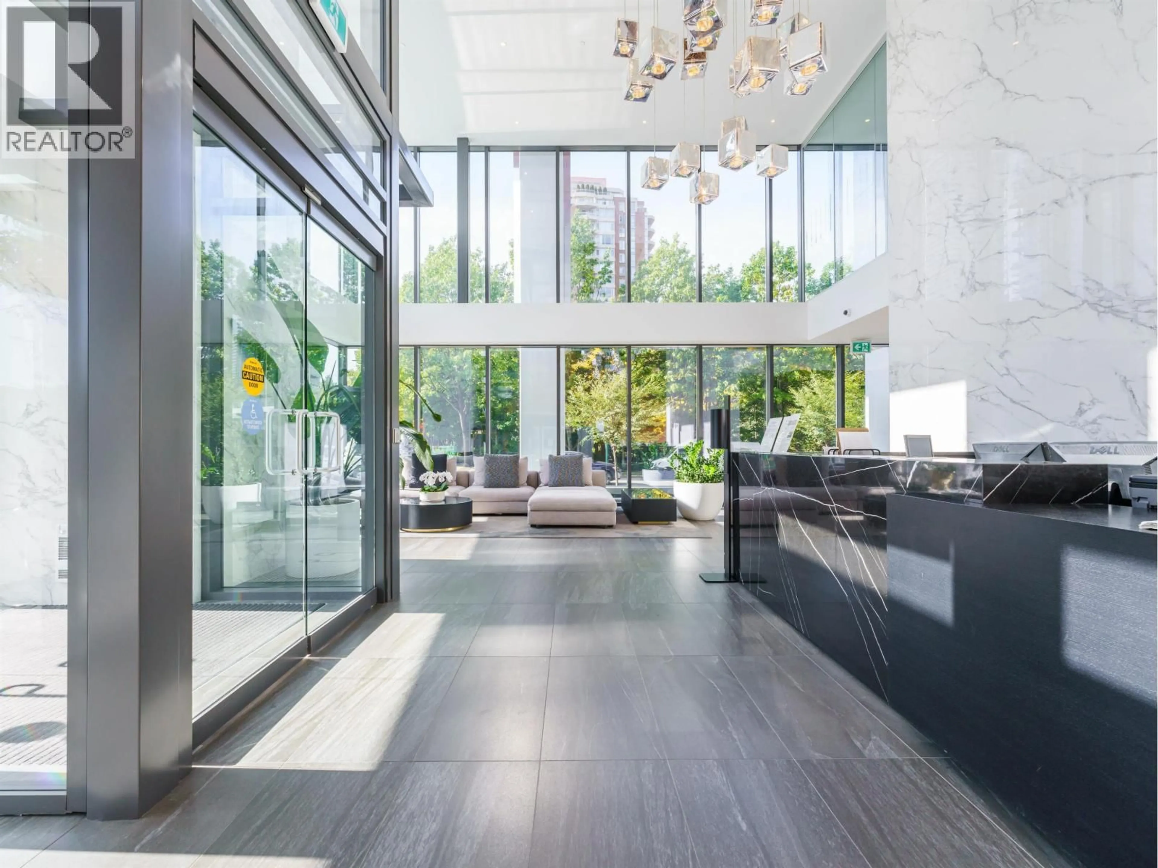 Indoor foyer for 2209 - 4711 HAZEL STREET, Burnaby British Columbia V5H0J9