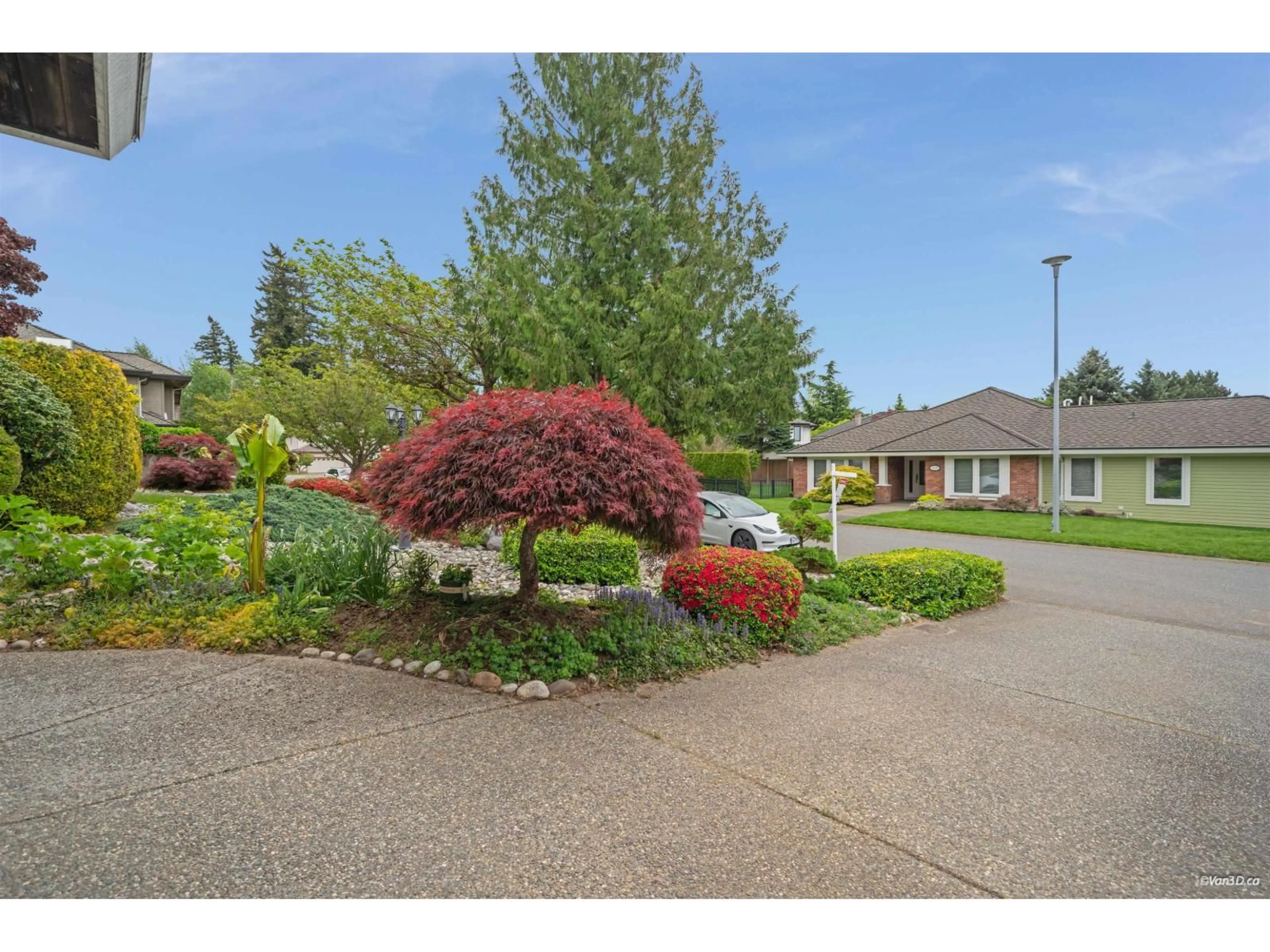A pic from outside/outdoor area/front of a property/back of a property/a pic from drone, street for 15023 21B AVENUE, Surrey British Columbia V4A8Z8
