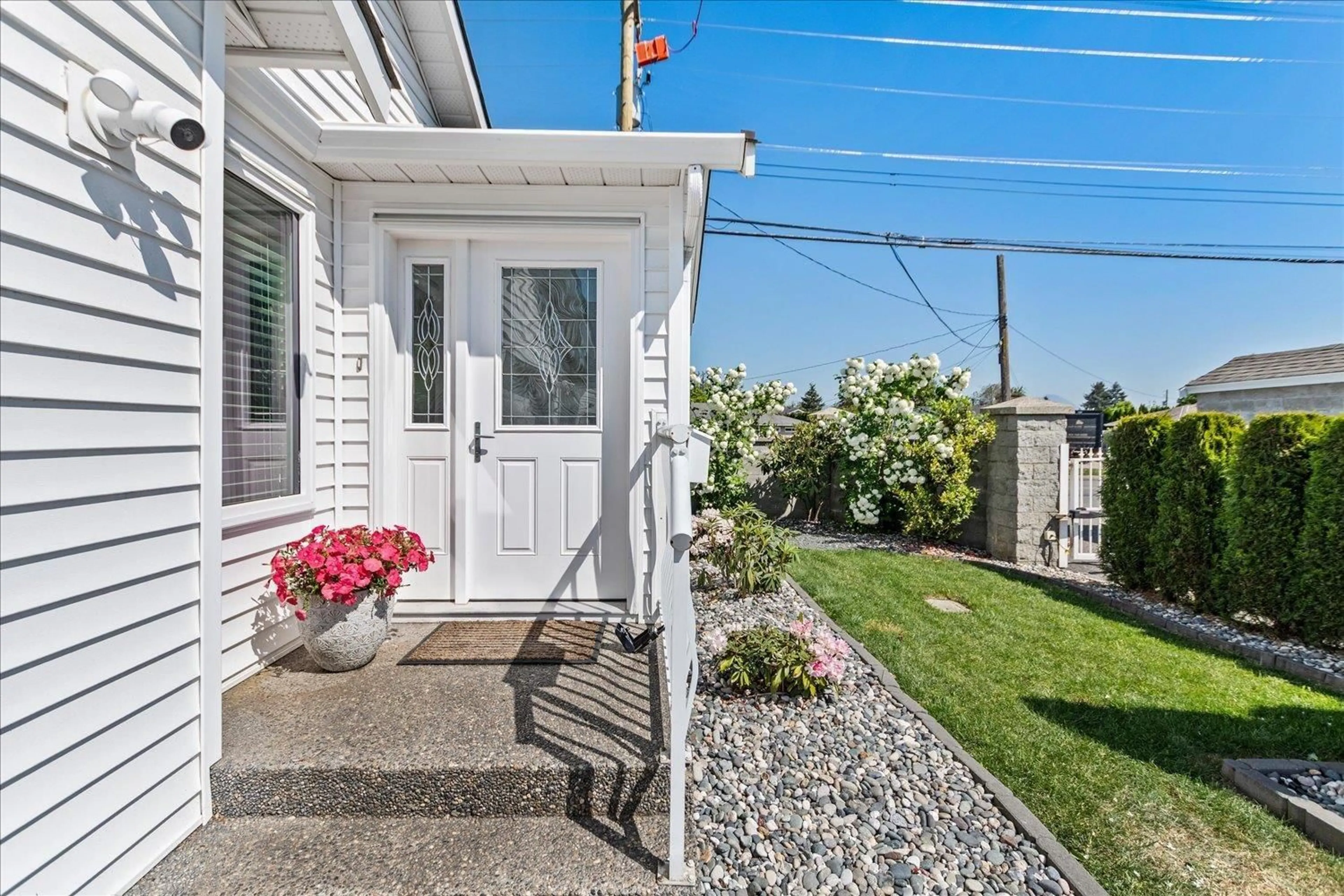 Patio, street for 1 - 46244 BROOKS AVENUE, Chilliwack British Columbia V2P1C4