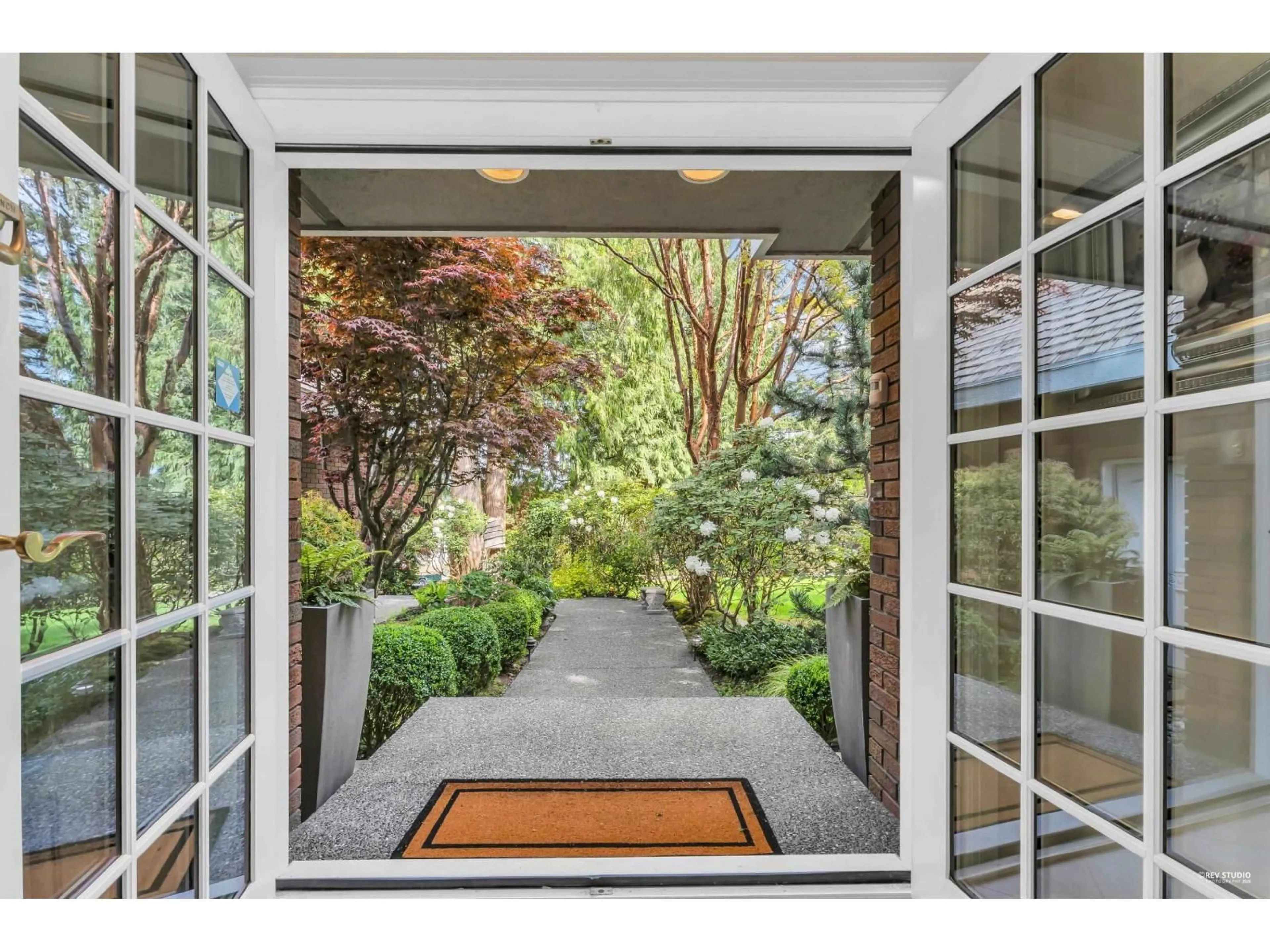 Indoor entryway for 14042 28 AVENUE, Surrey British Columbia V4P2C8
