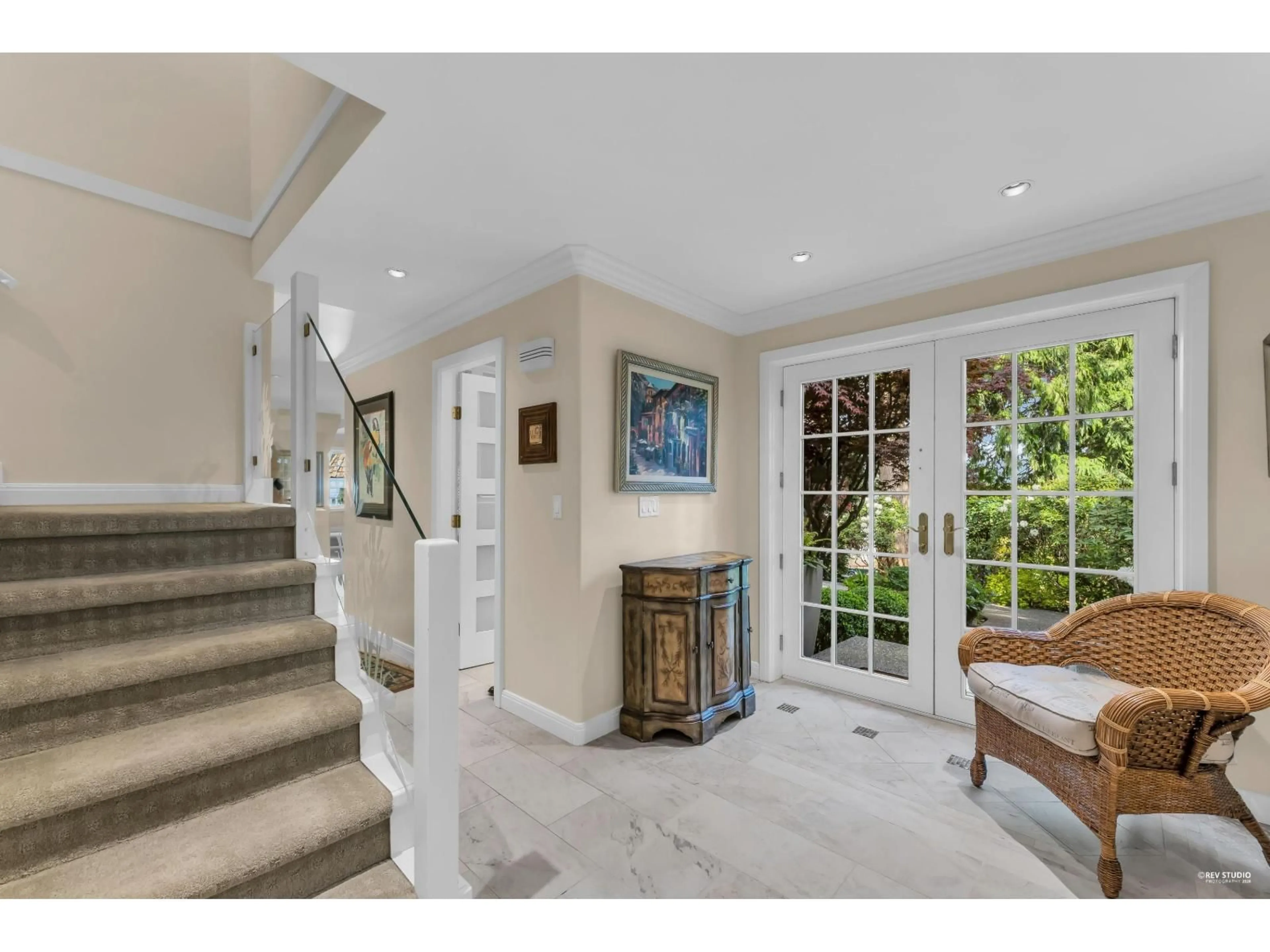 Indoor entryway for 14042 28 AVENUE, Surrey British Columbia V4P2C8