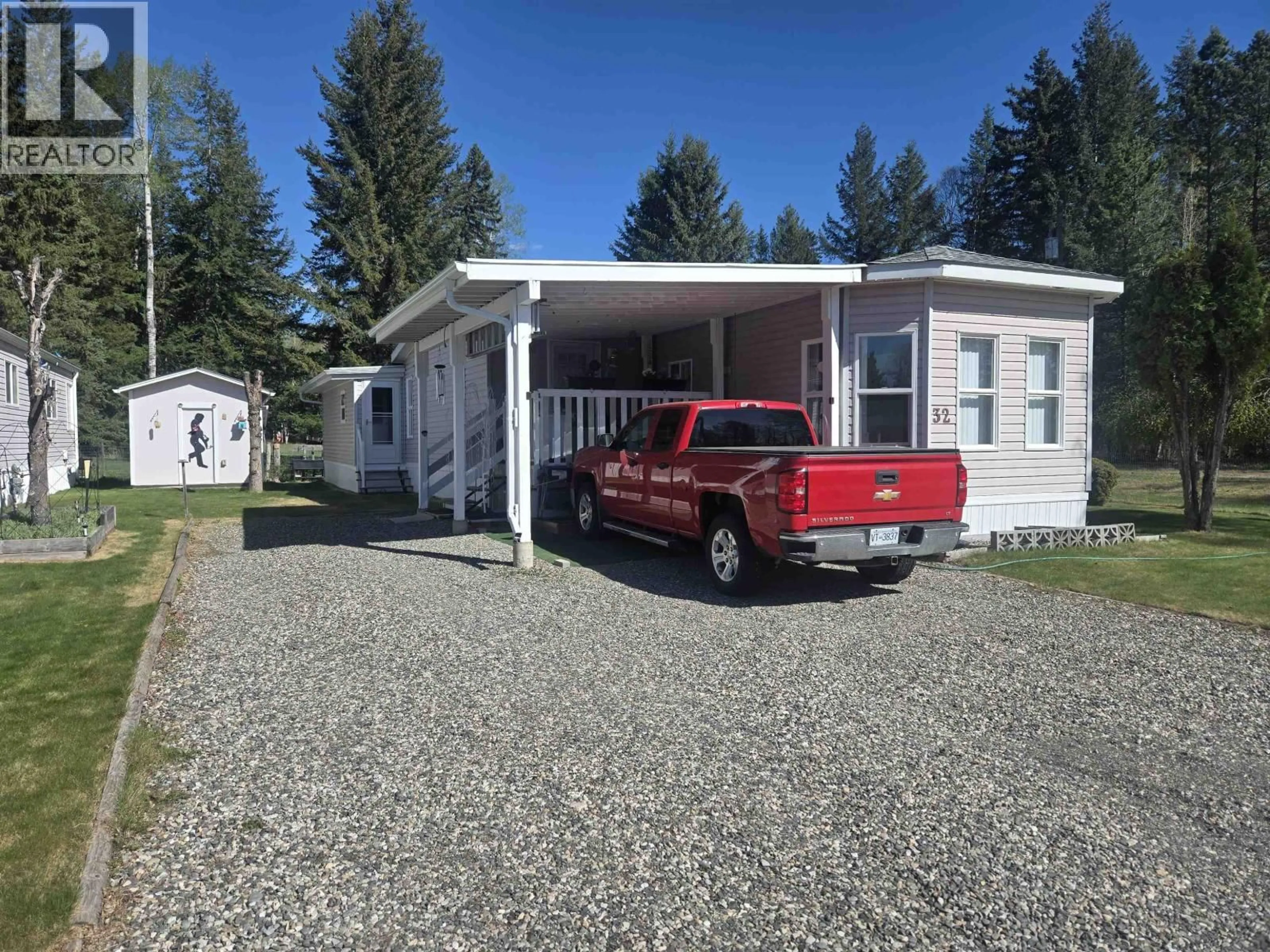 Home with vinyl exterior material, street for 32 - 2682 RICHARDSON ROAD, Quesnel British Columbia V2J4R7