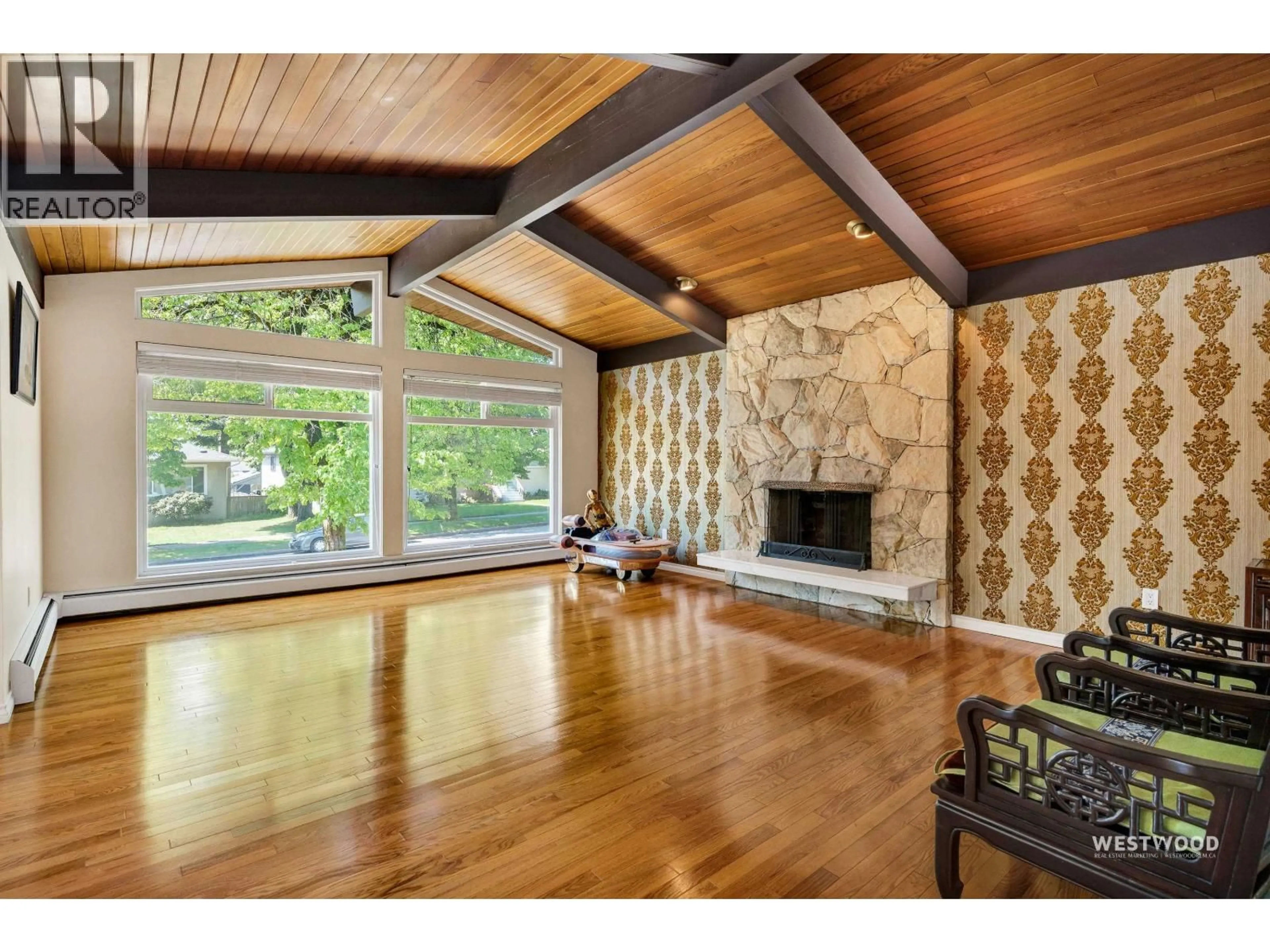 Unknown for 6858 TYNE STREET, Vancouver British Columbia V5S3M5