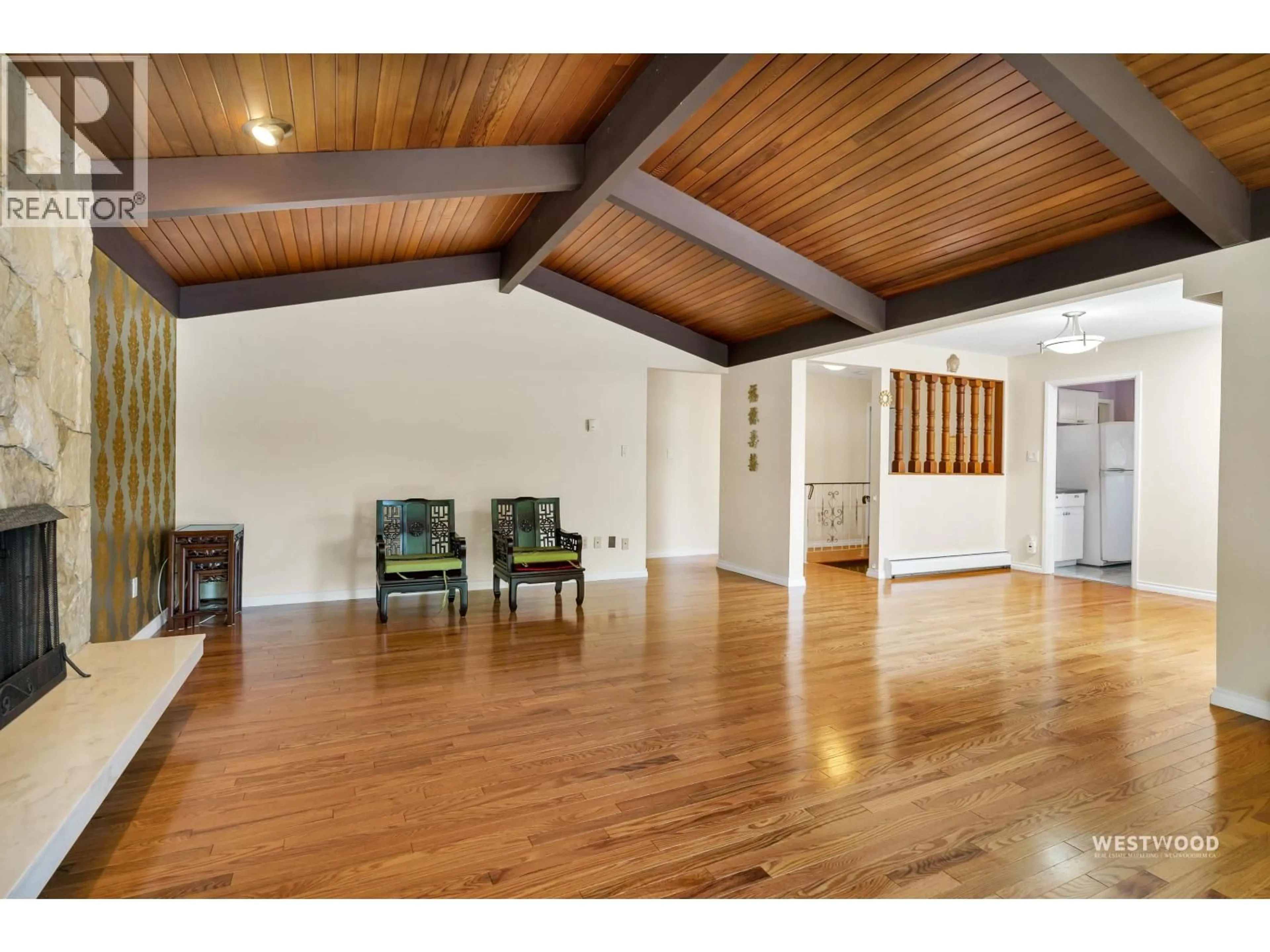 Indoor foyer for 6858 TYNE STREET, Vancouver British Columbia V5S3M5