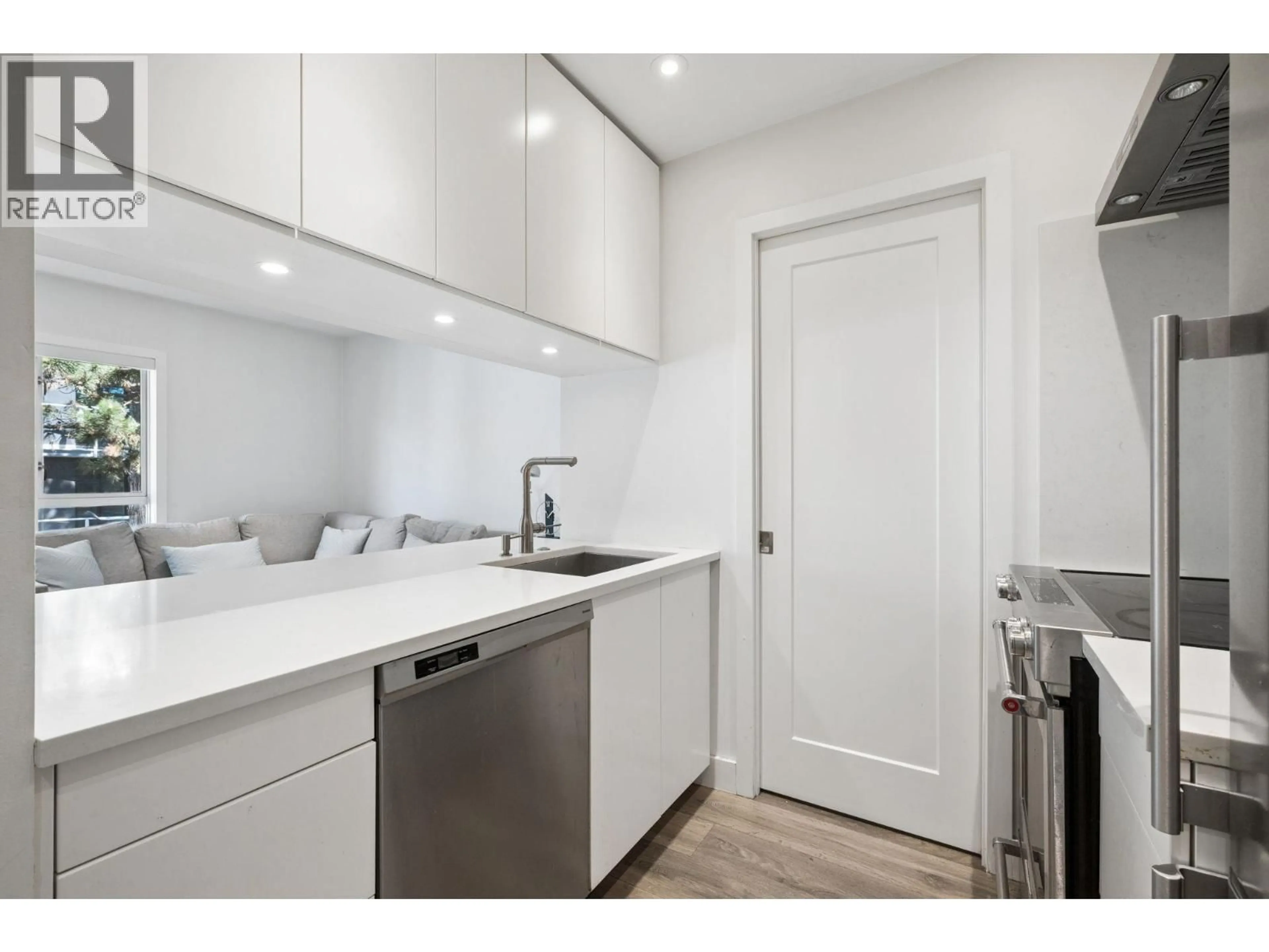 Standard kitchen, unknown for 302 - 555 14TH AVENUE, Vancouver British Columbia V5Z4G8