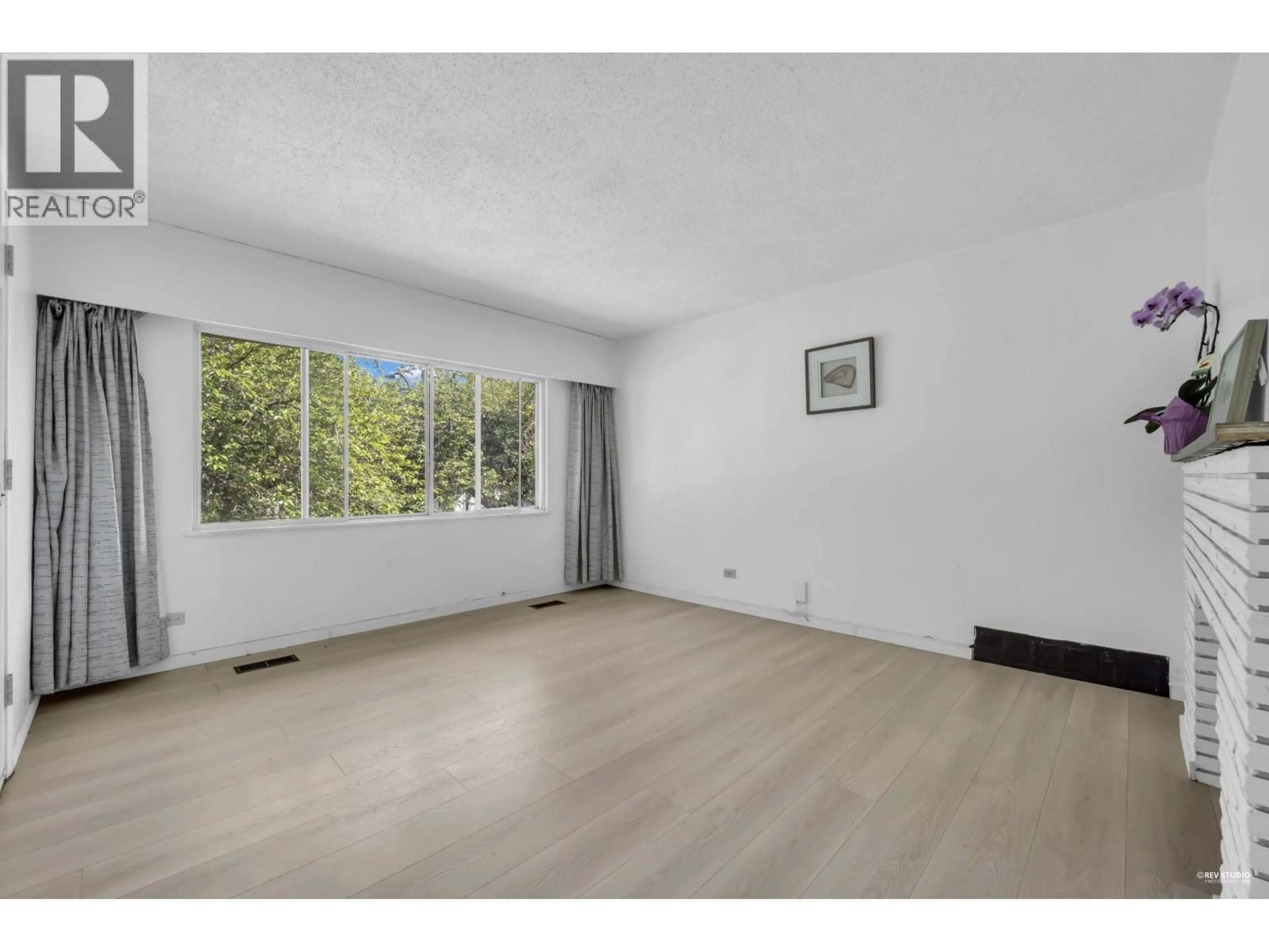 A pic of a room for 3006 27TH AVENUE, Vancouver British Columbia V5R1P2