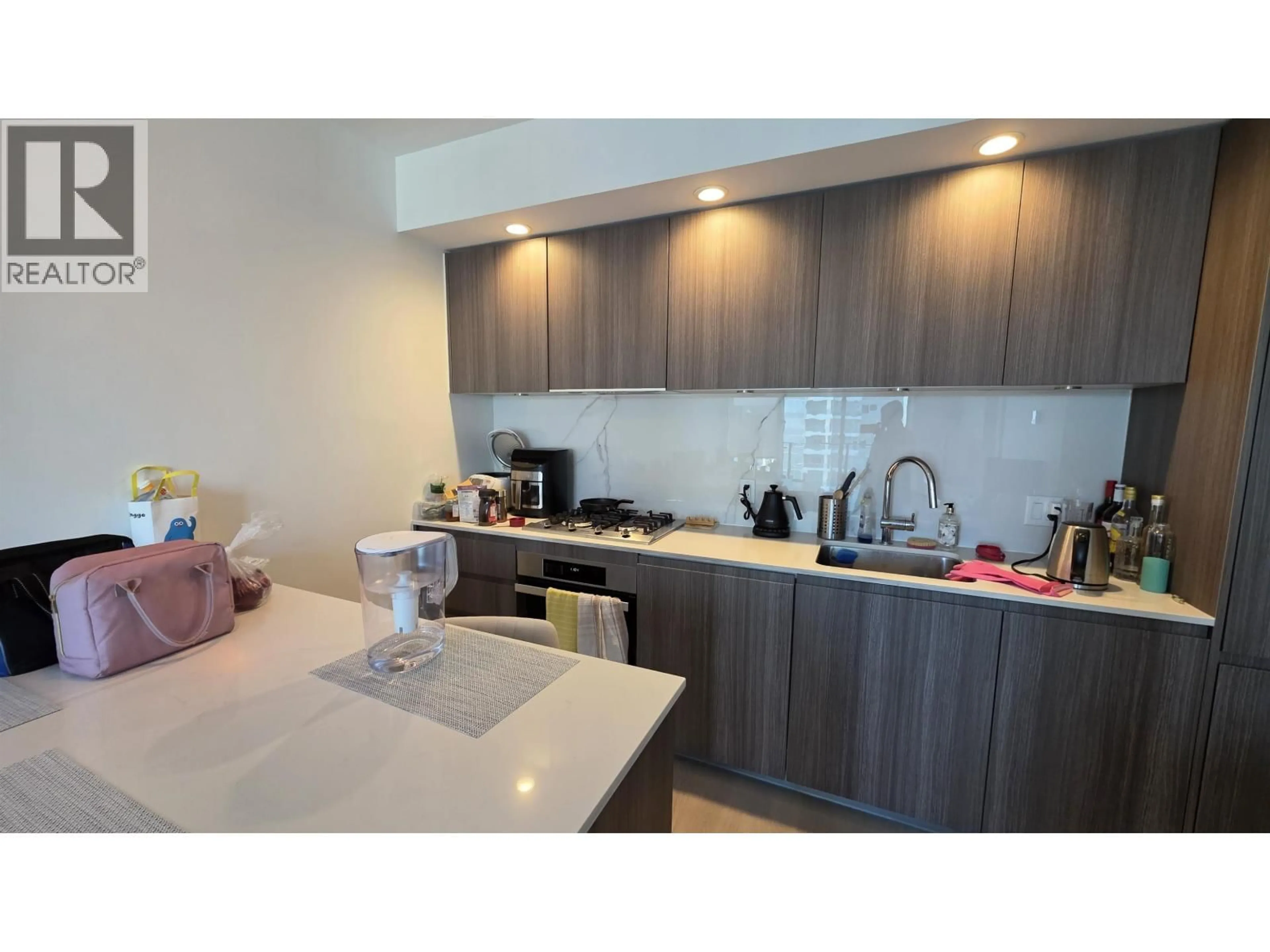 Standard kitchen, wood/laminate floor for 2310 - 6537 TELFORD AVENUE, Burnaby British Columbia V5H0K9