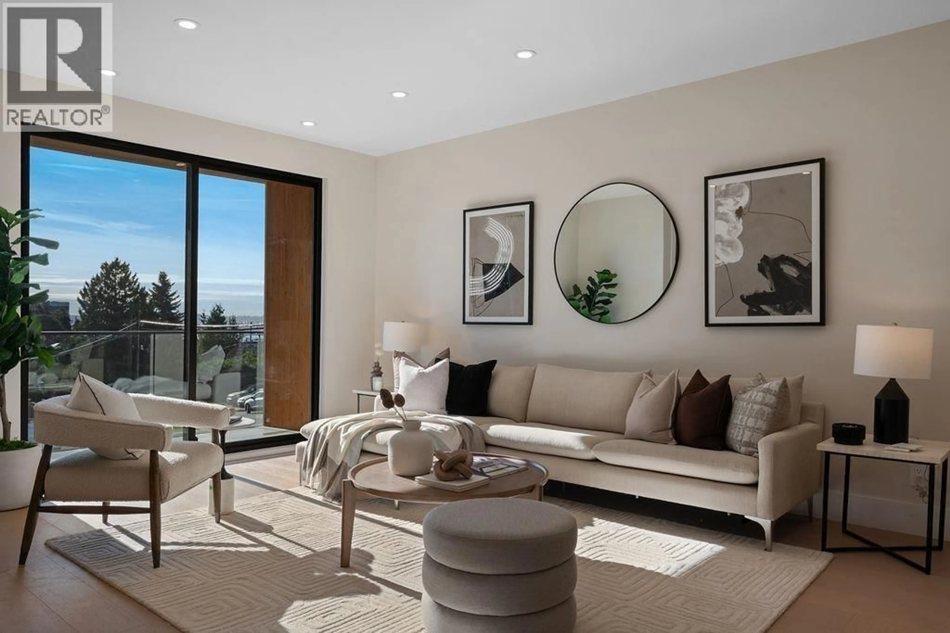Living room with furniture, unknown for 504 5TH STREET, North Vancouver British Columbia V7L1M4