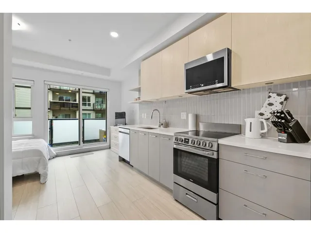 211 - 10777 138 STREET, Surrey 2