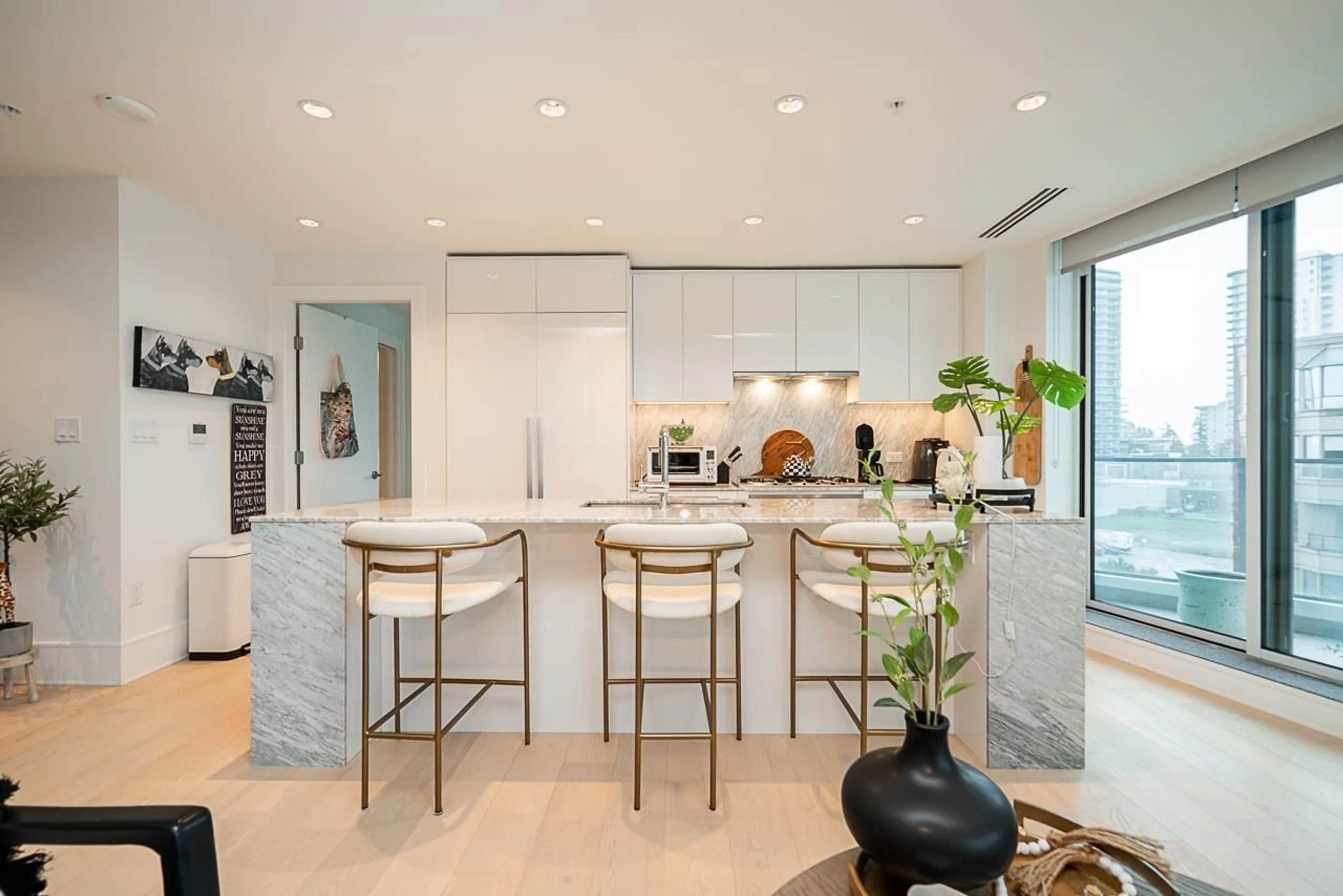 Contemporary kitchen, ceramic/tile floor for 602 - 1501 FOSTER STREET, White Rock British Columbia V4B0C3