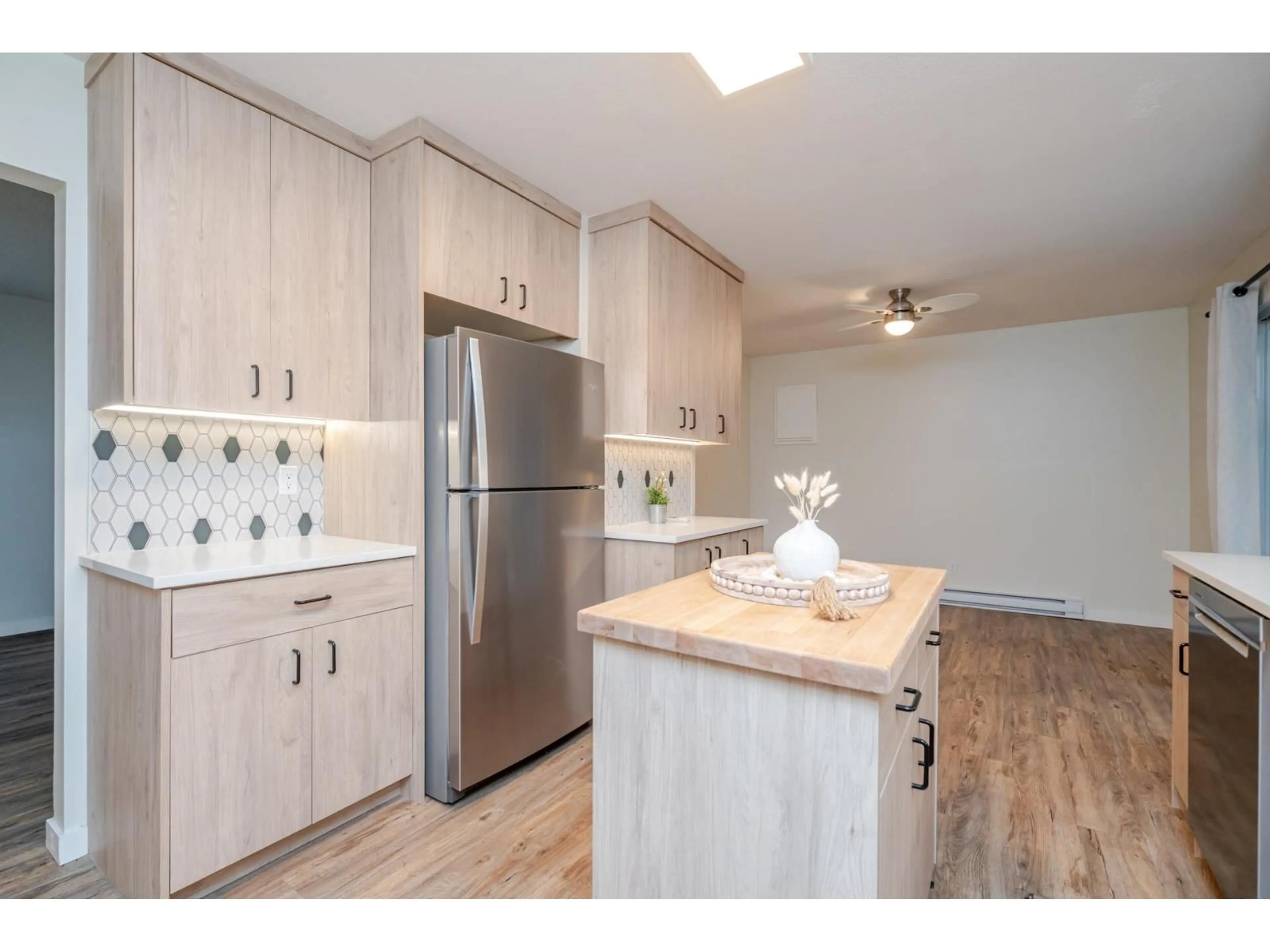 Unknown for 34843 LABURNUM AVENUE, Abbotsford British Columbia V2S5J3