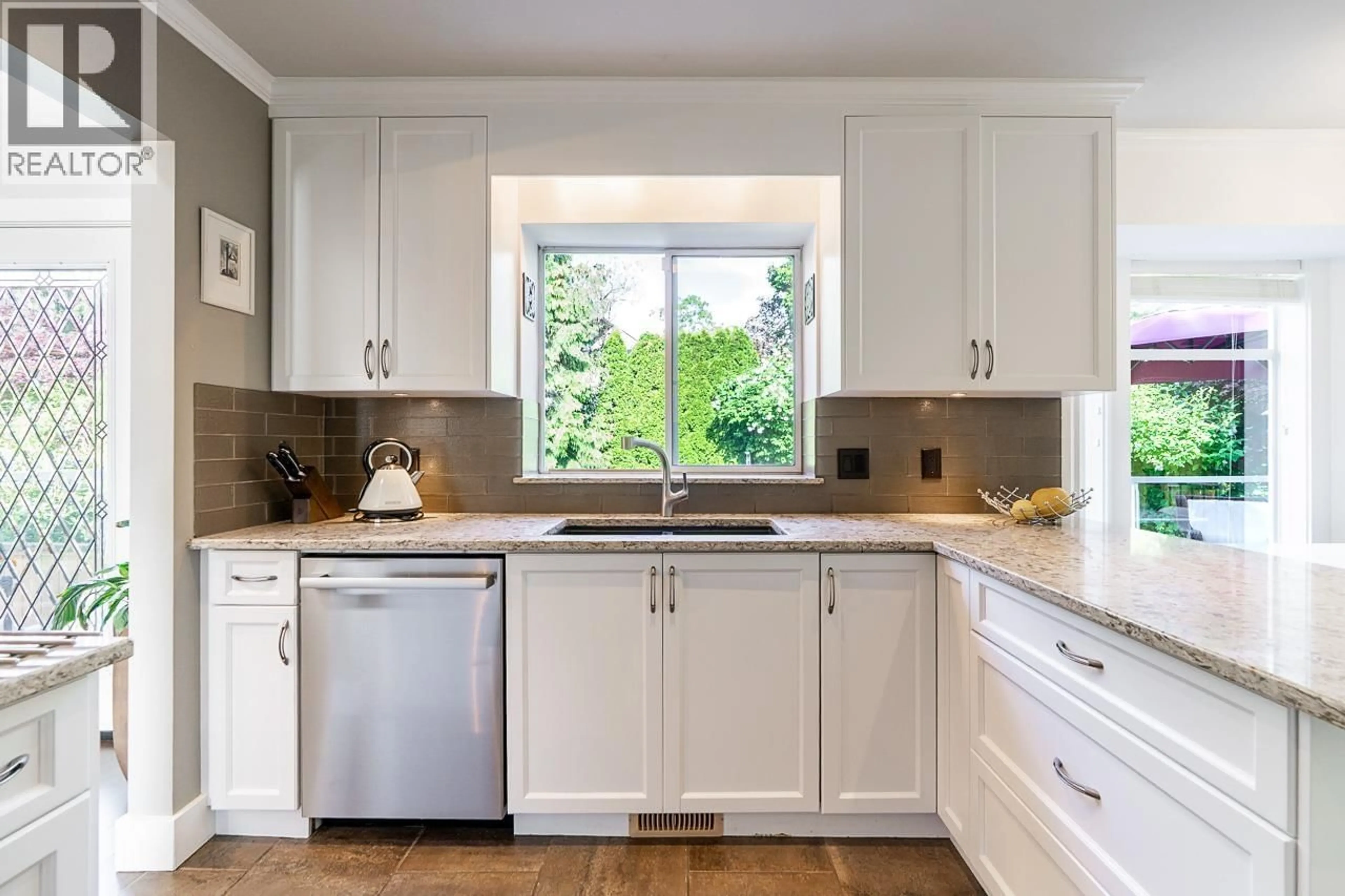 Contemporary kitchen, ceramic/tile floor for 1151 CONFEDERATION DRIVE, Port Coquitlam British Columbia V3C5Y6