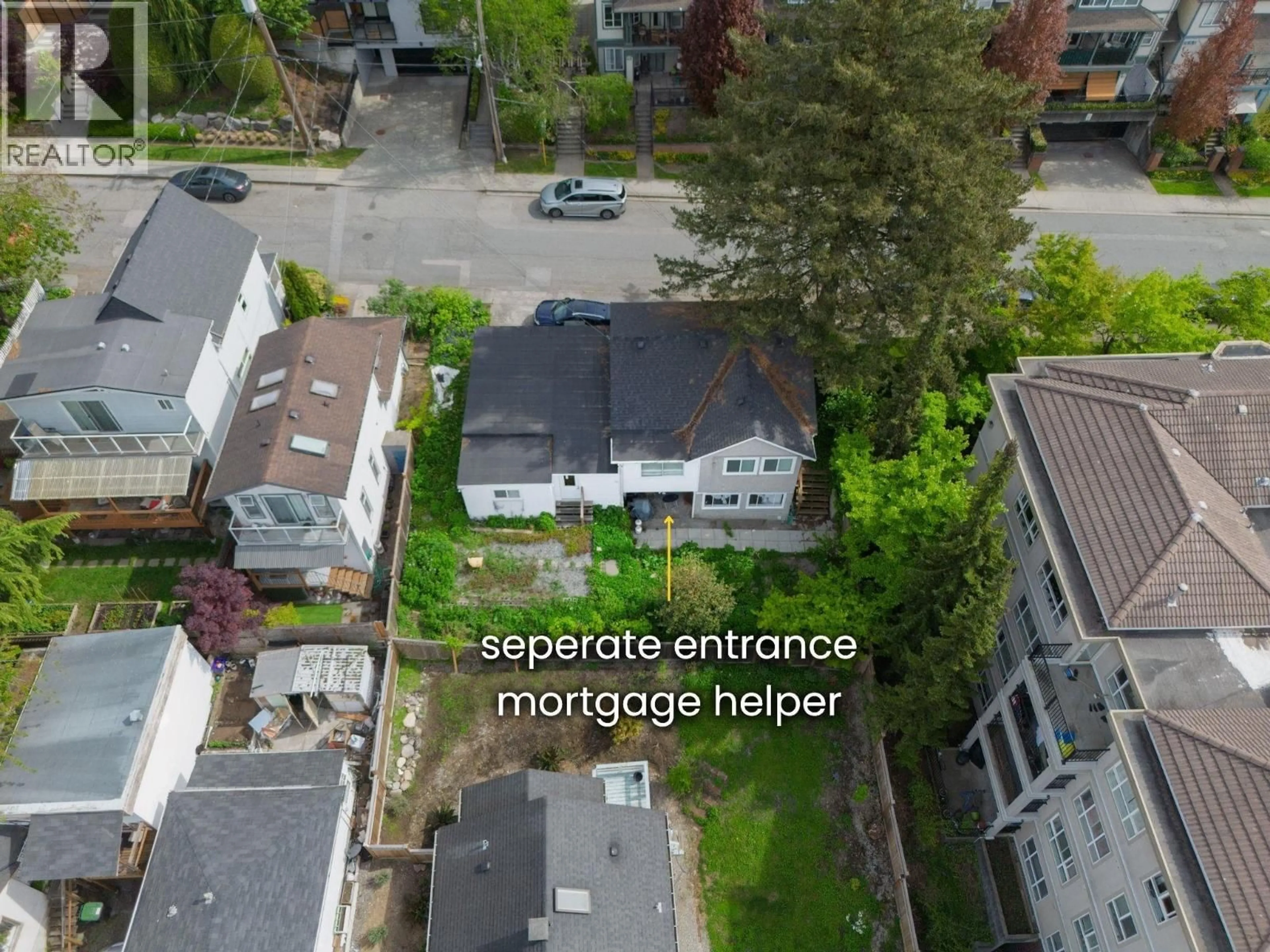 A pic from outside/outdoor area/front of a property/back of a property/a pic from drone, street for 212 MOWAT STREET, New Westminster British Columbia V3M4B2