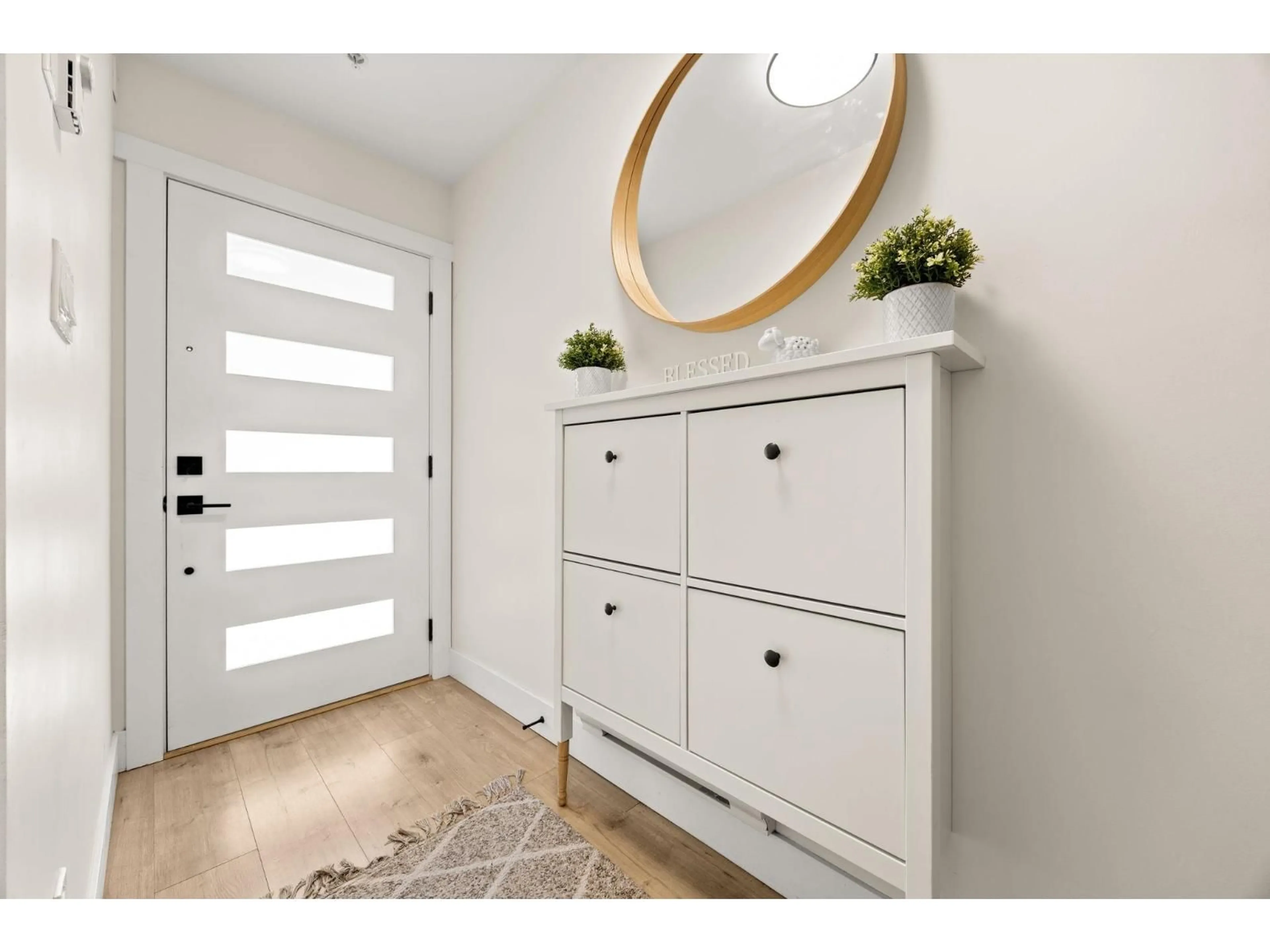 Indoor entryway for 22 - 19753 55A AVENUE, Langley British Columbia V3A0J9