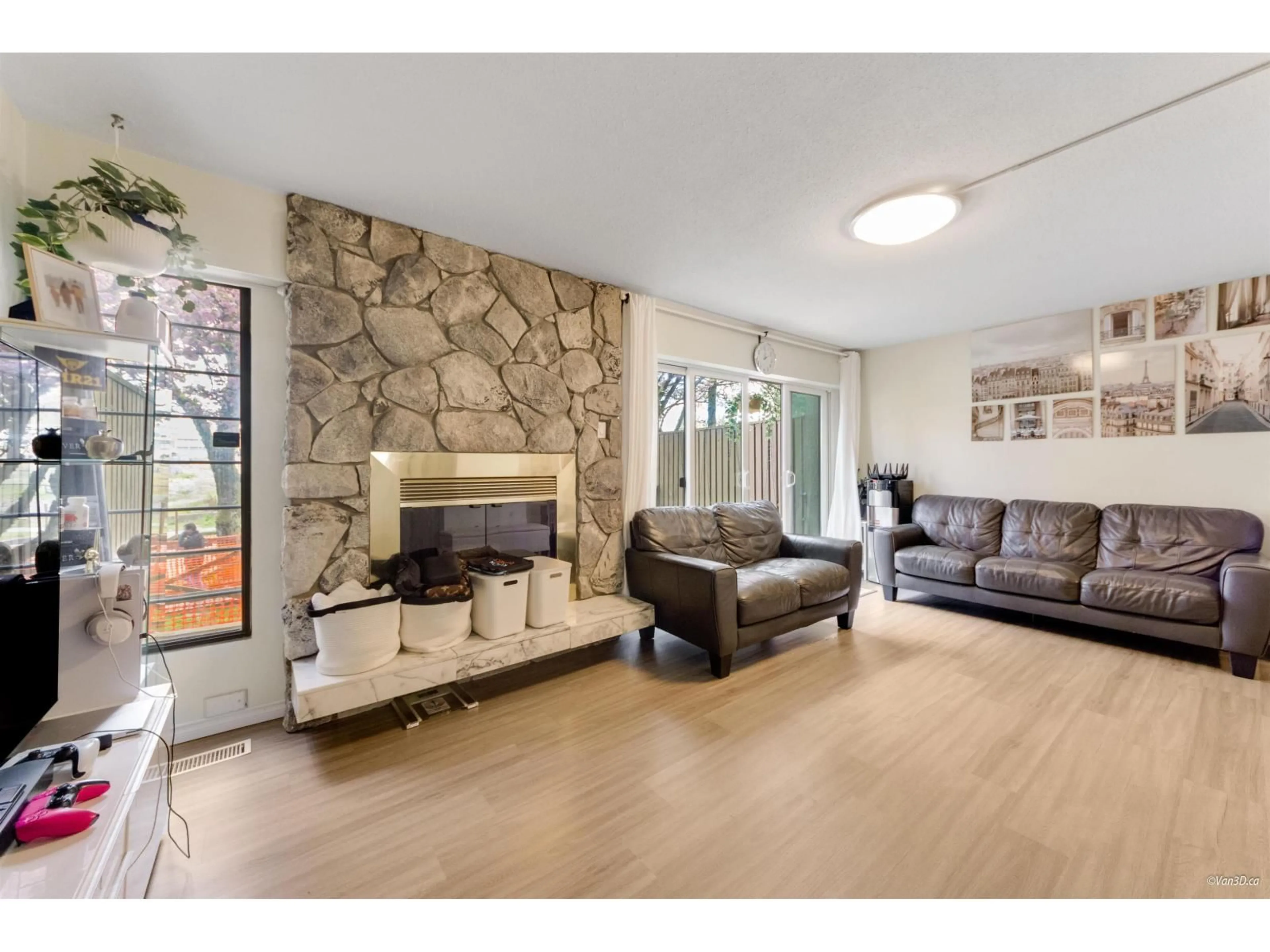 Living room with furniture, unknown for 72 - 13756 CENTRAL AVENUE, Surrey British Columbia V3T1R9