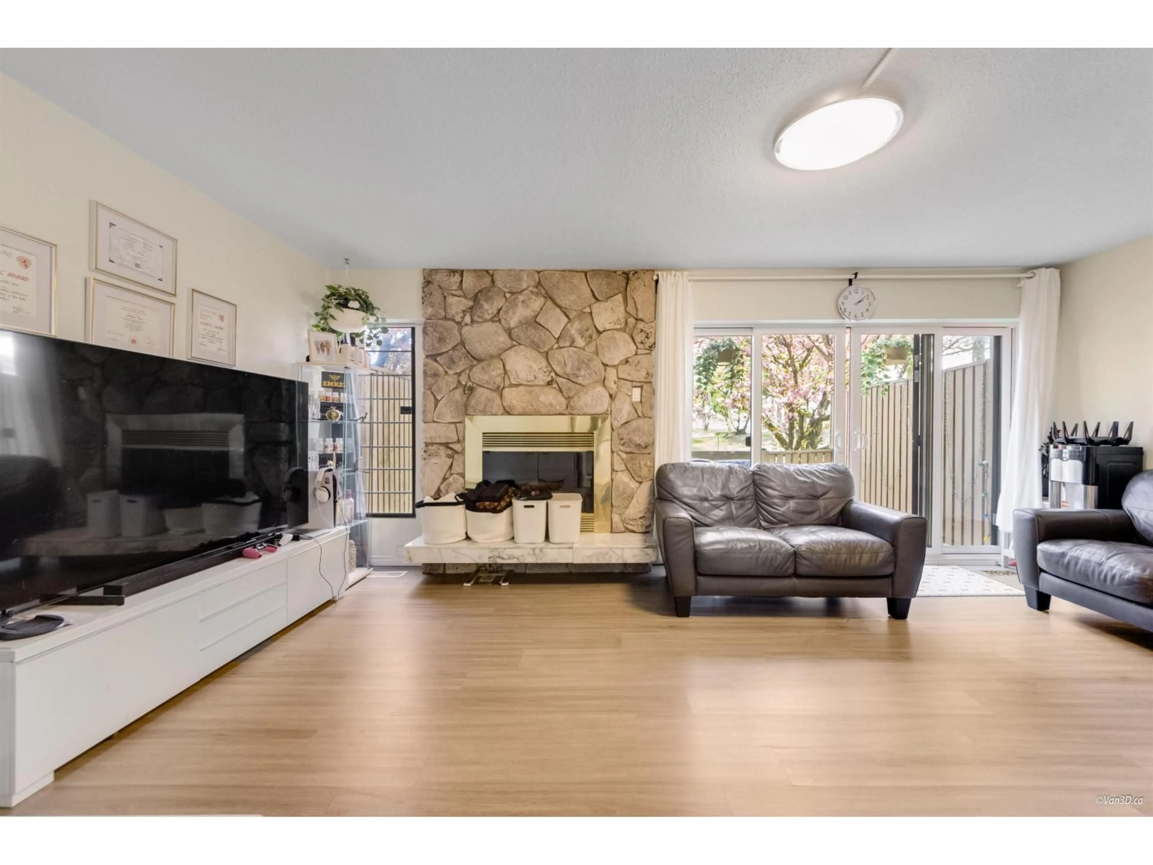 Living room with furniture, unknown for 72 - 13756 CENTRAL AVENUE, Surrey British Columbia V3T1R9