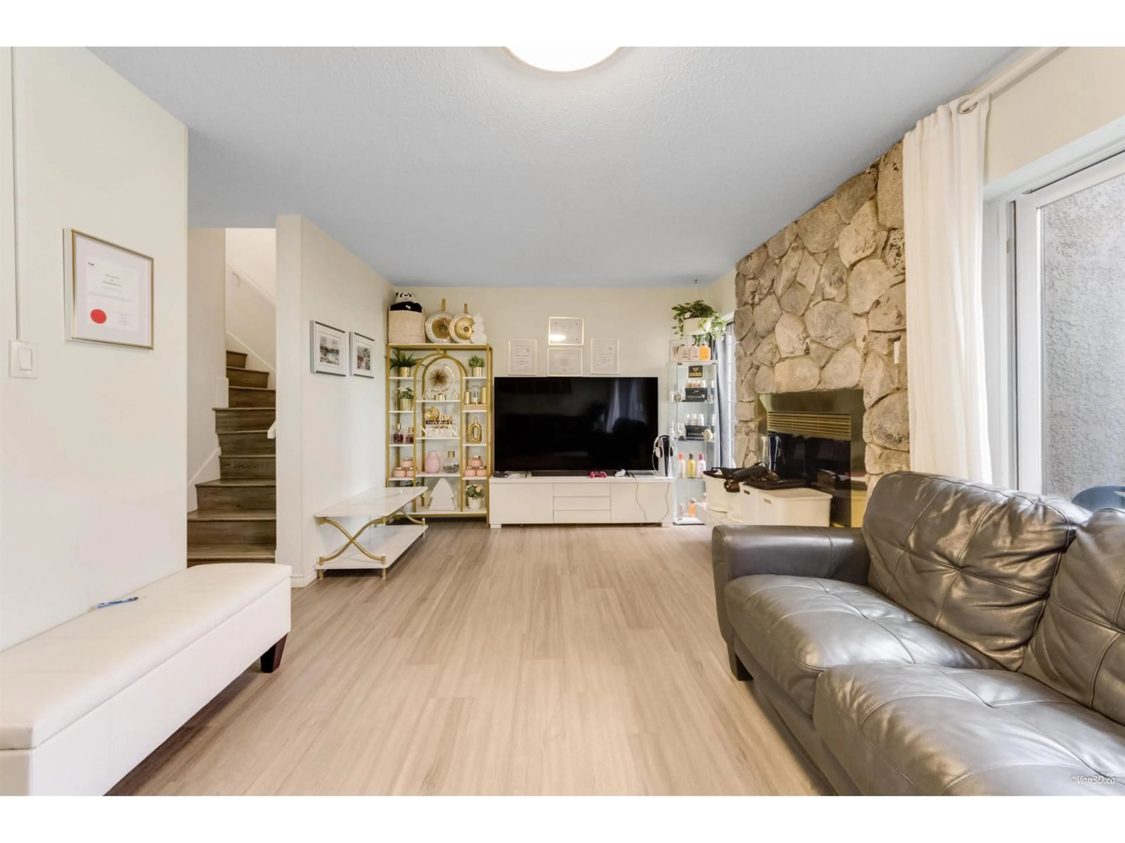 Living room with furniture, unknown for 72 - 13756 CENTRAL AVENUE, Surrey British Columbia V3T1R9
