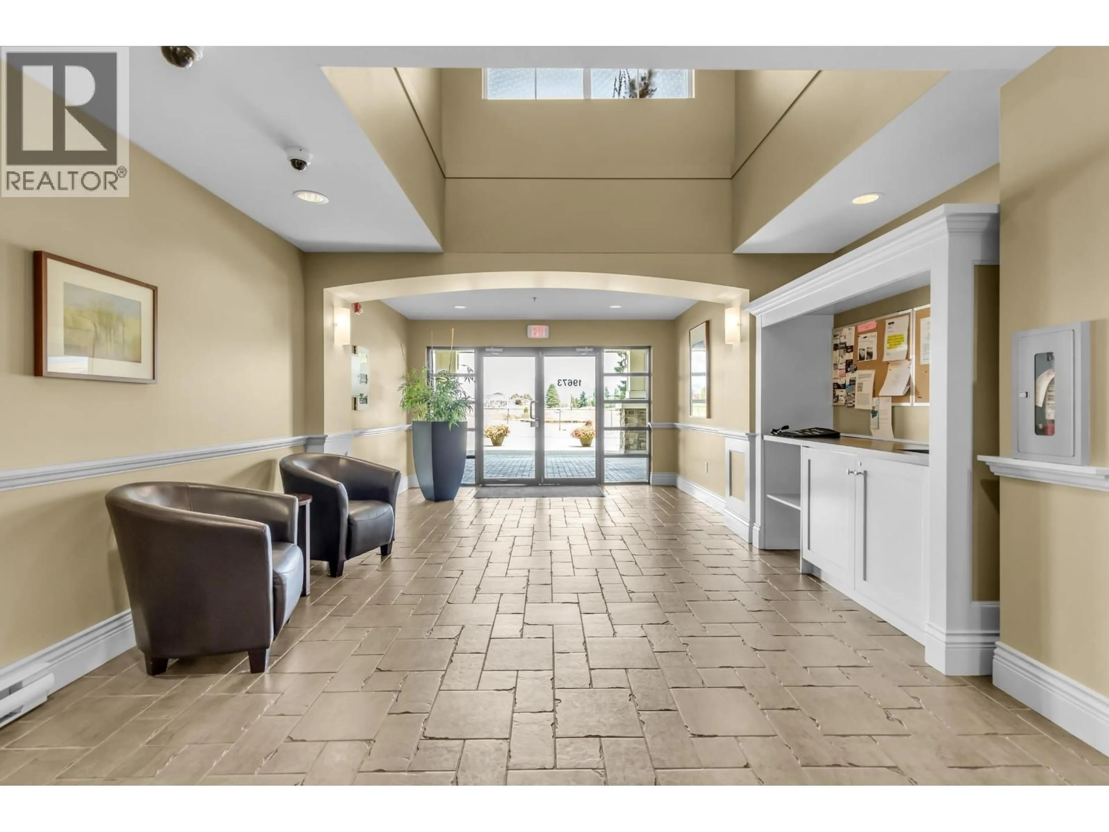 Indoor foyer for 317 - 19673 MEADOW GARDENS WAY, Pitt Meadows British Columbia V3Y0A1