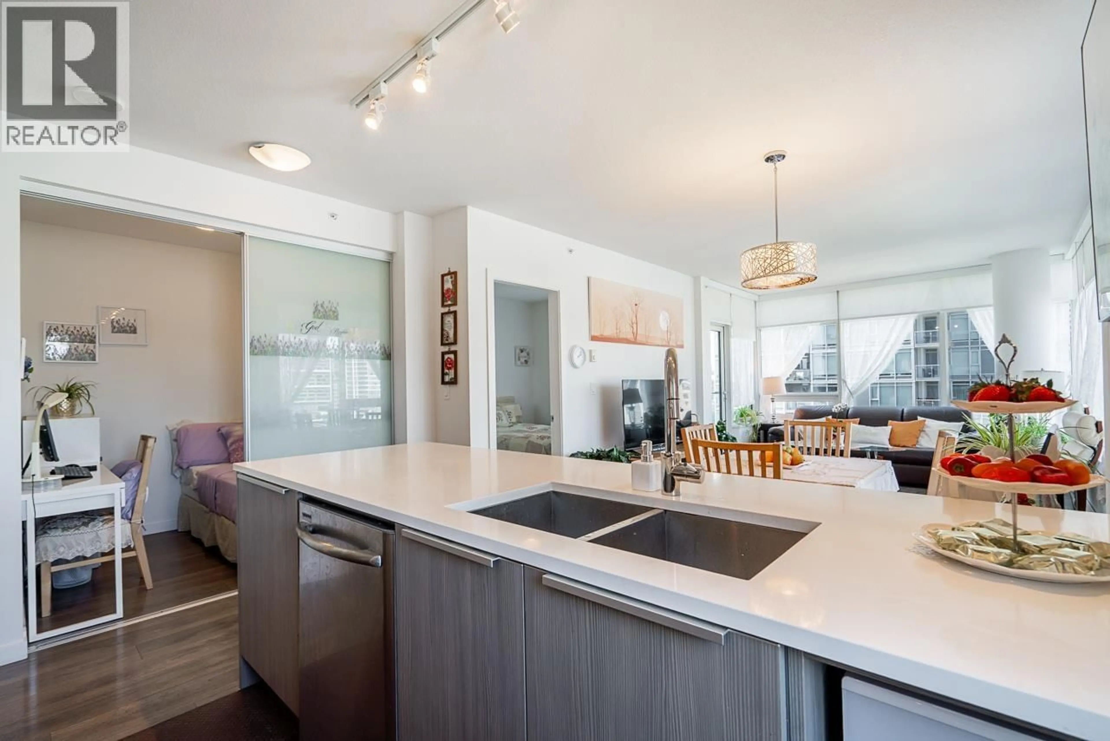 Open concept kitchen, unknown for 1009 - 6461 TELFORD AVENUE, Burnaby British Columbia V5H0B7