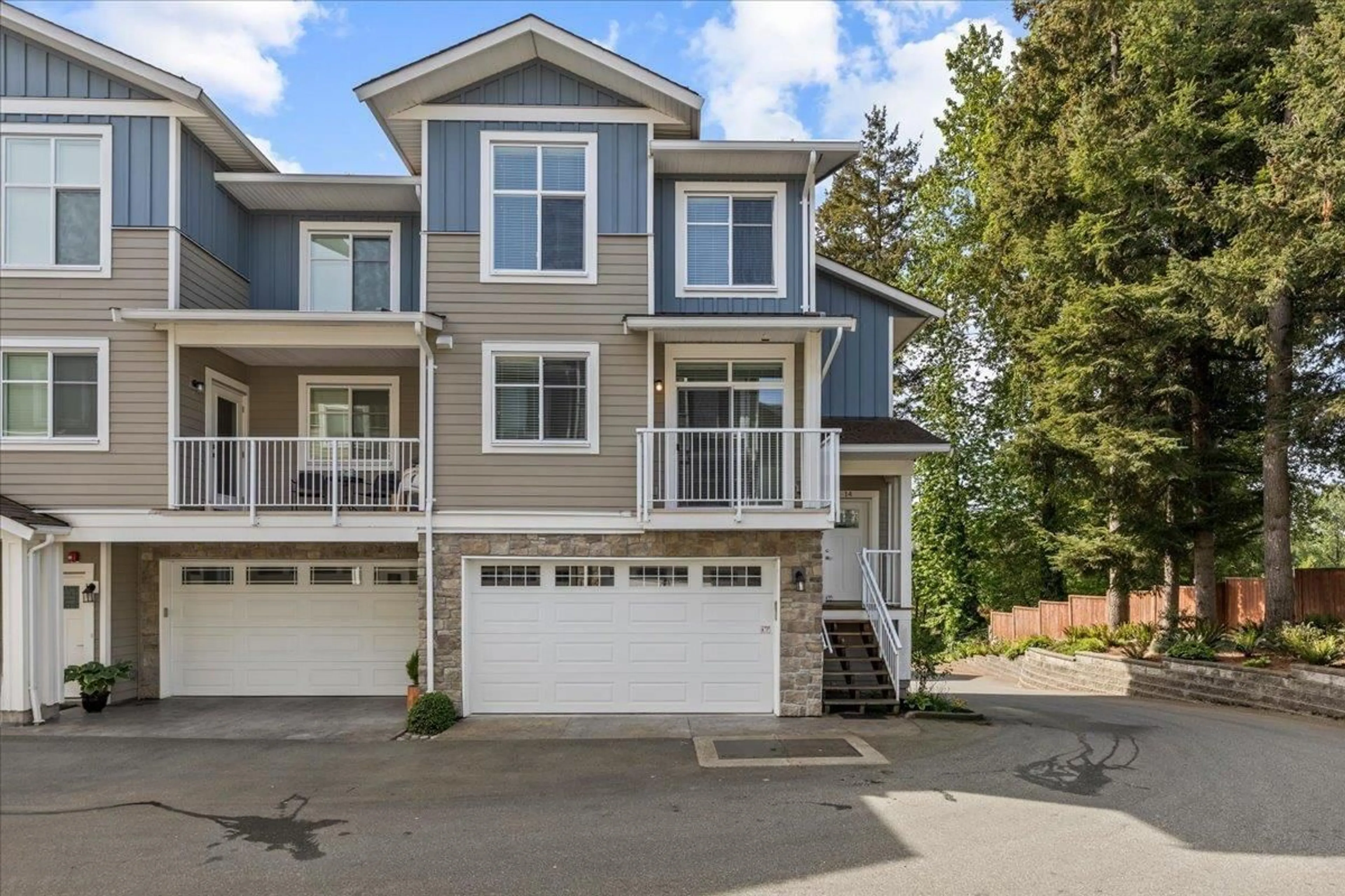 Home with vinyl exterior material, street for 14 - 32921 14TH AVENUE, Mission British Columbia V2V0E9