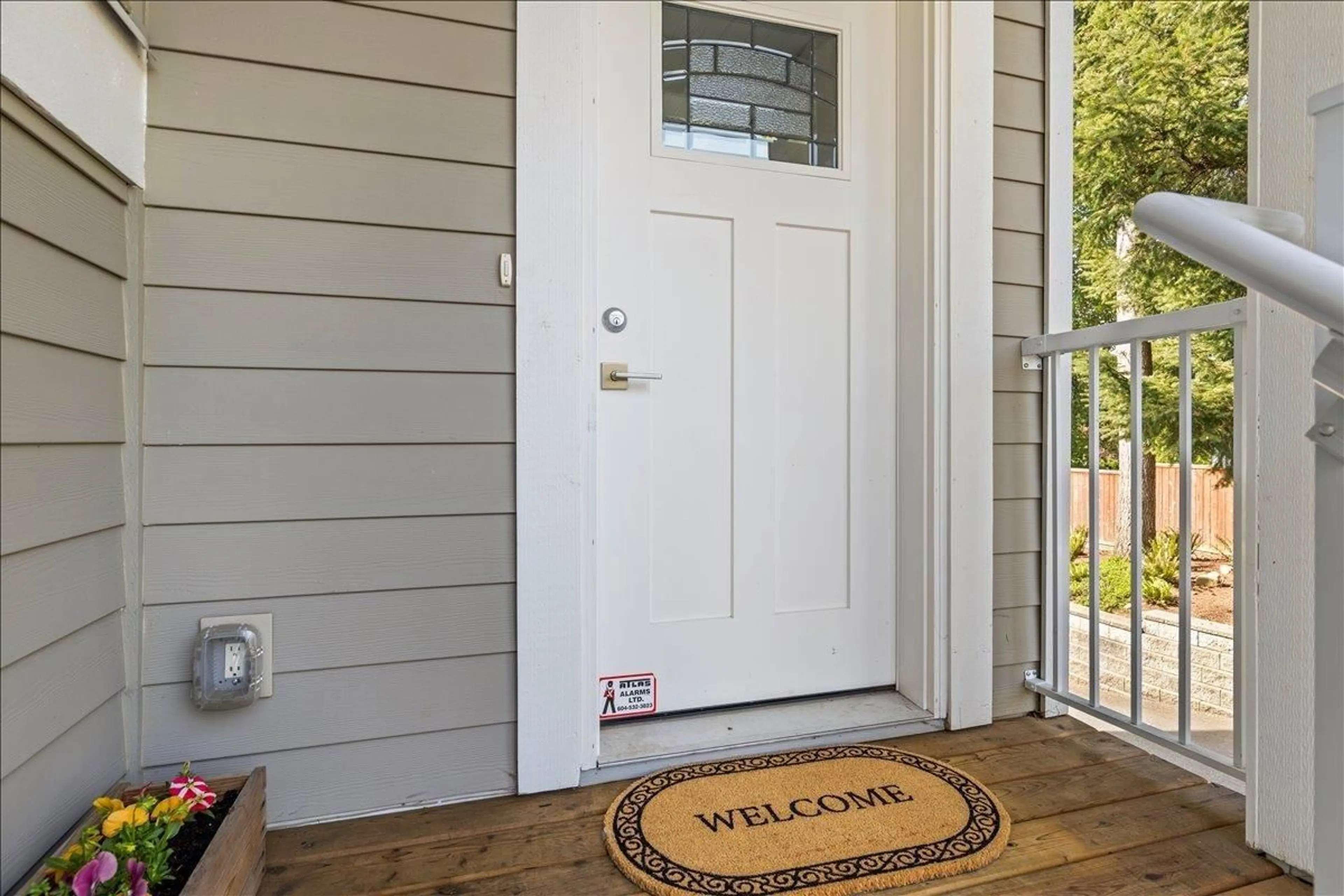 Indoor entryway for 14 - 32921 14TH AVENUE, Mission British Columbia V2V0E9