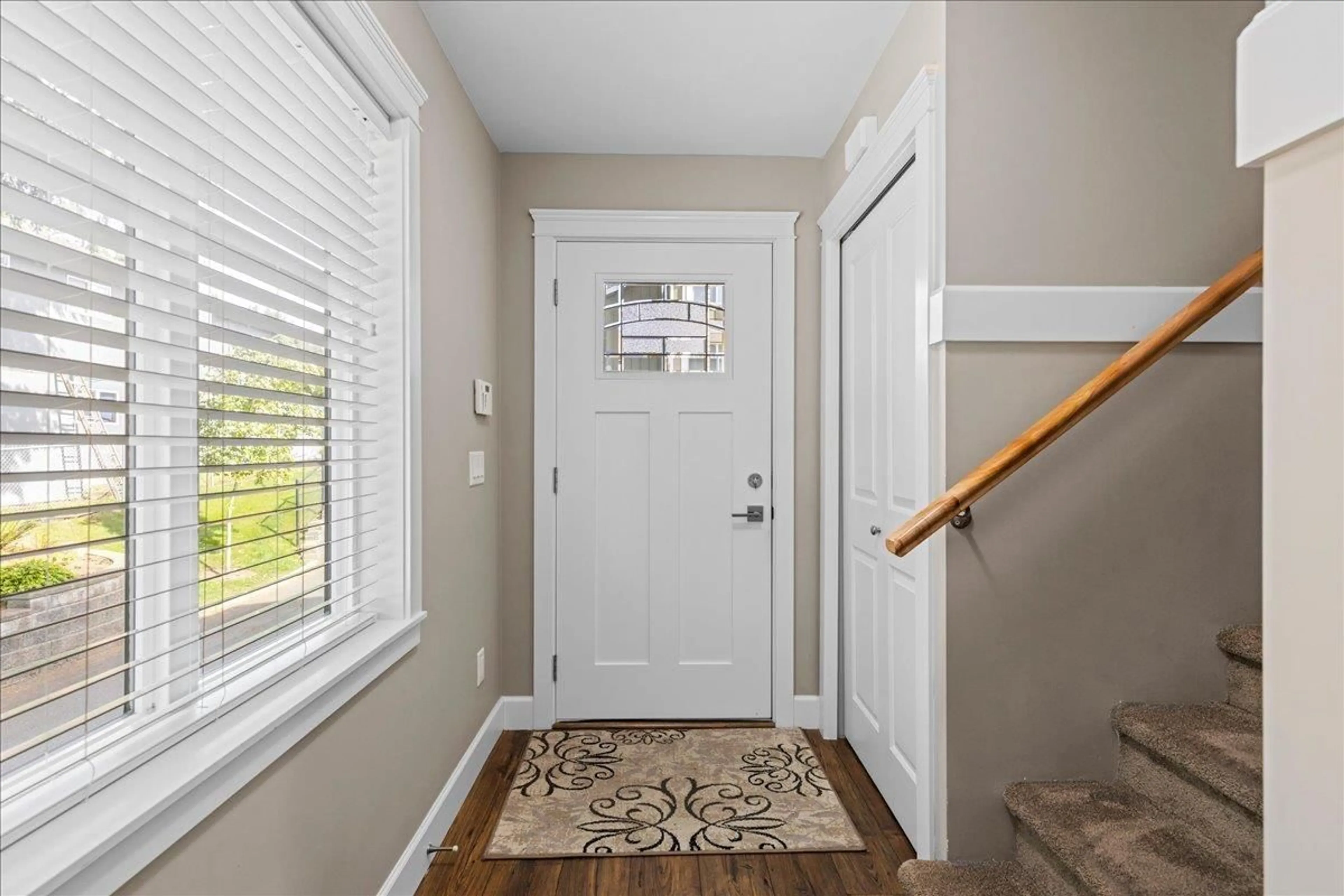 Indoor entryway for 14 - 32921 14TH AVENUE, Mission British Columbia V2V0E9