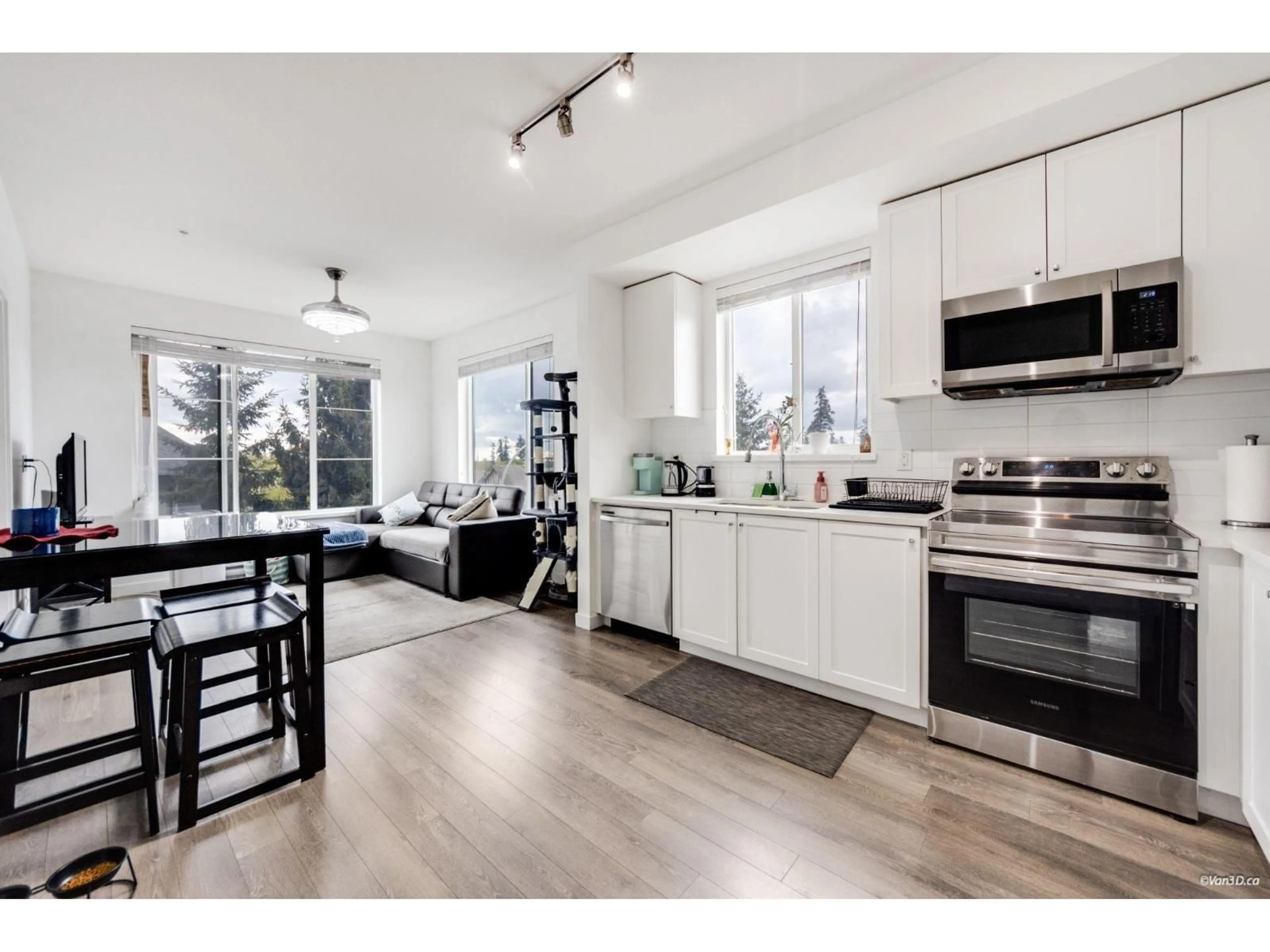 Open concept kitchen, wood/laminate floor for 316 - 15835 85 AVENUE, Surrey British Columbia V4N6W6