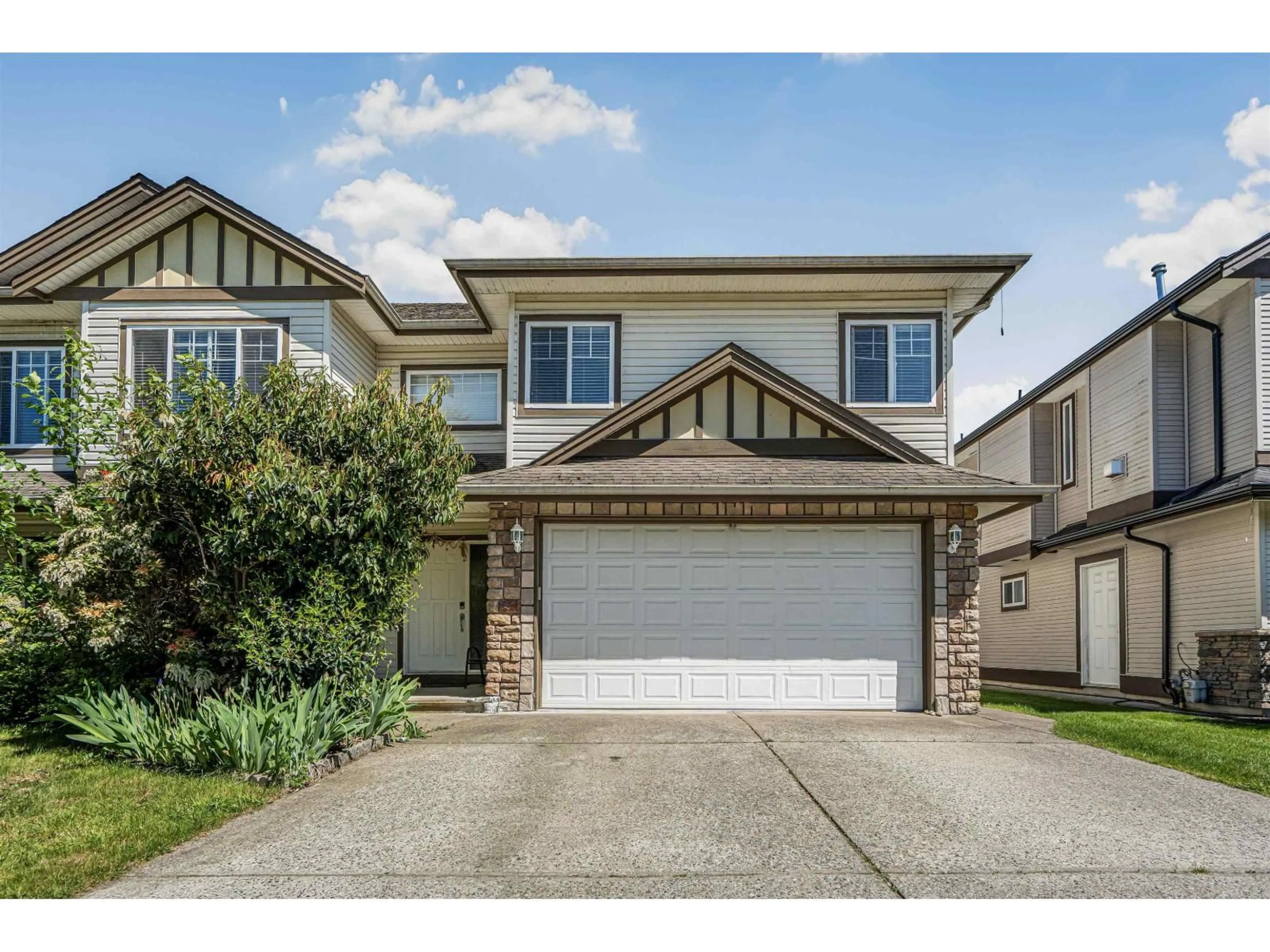Home with vinyl exterior material, street for 8530 FENNELL STREET, Mission British Columbia V4S1M2