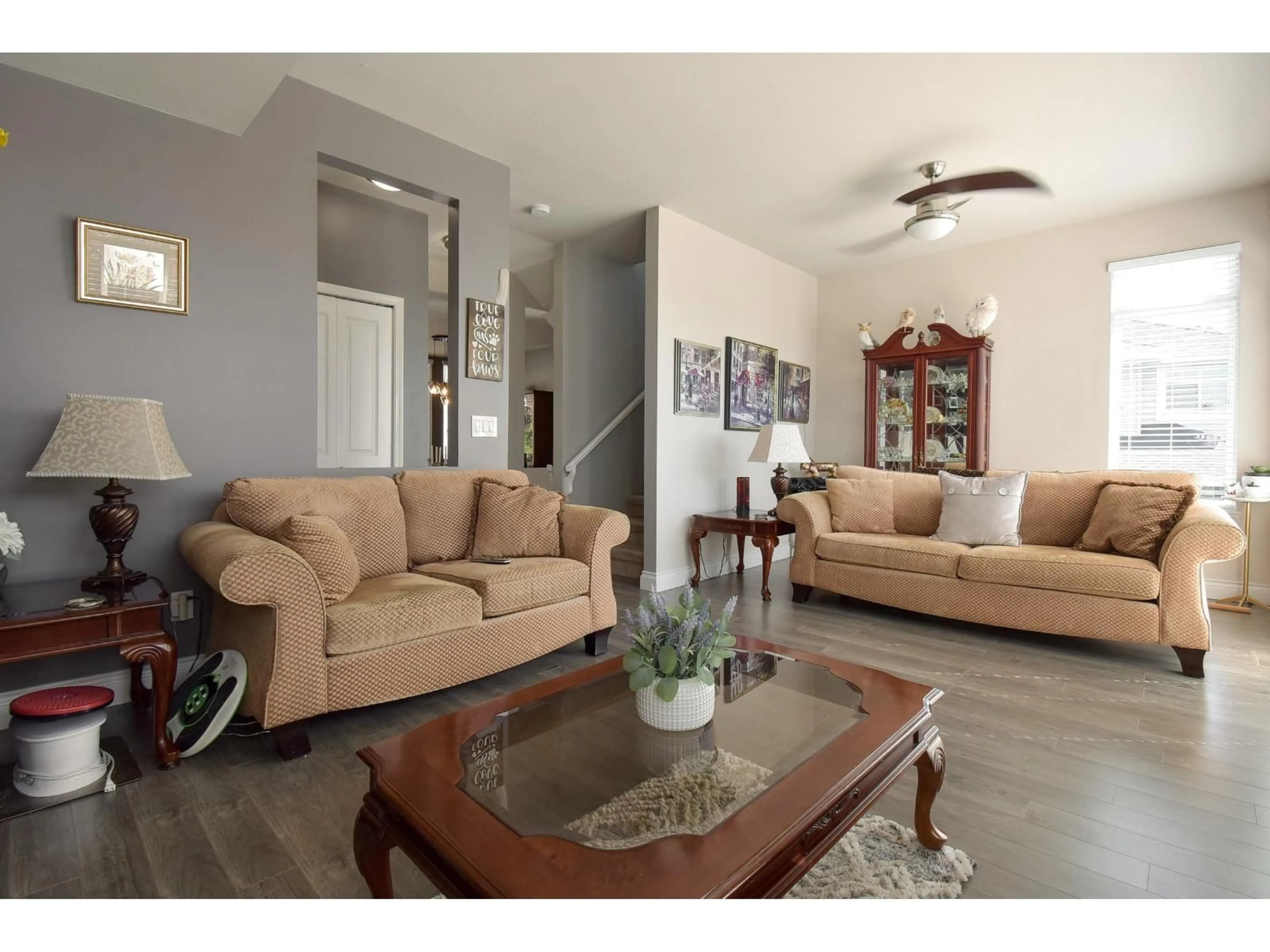 Living room with furniture, unknown for 13 - 15030 58 AVENUE, Surrey British Columbia V3S9G3