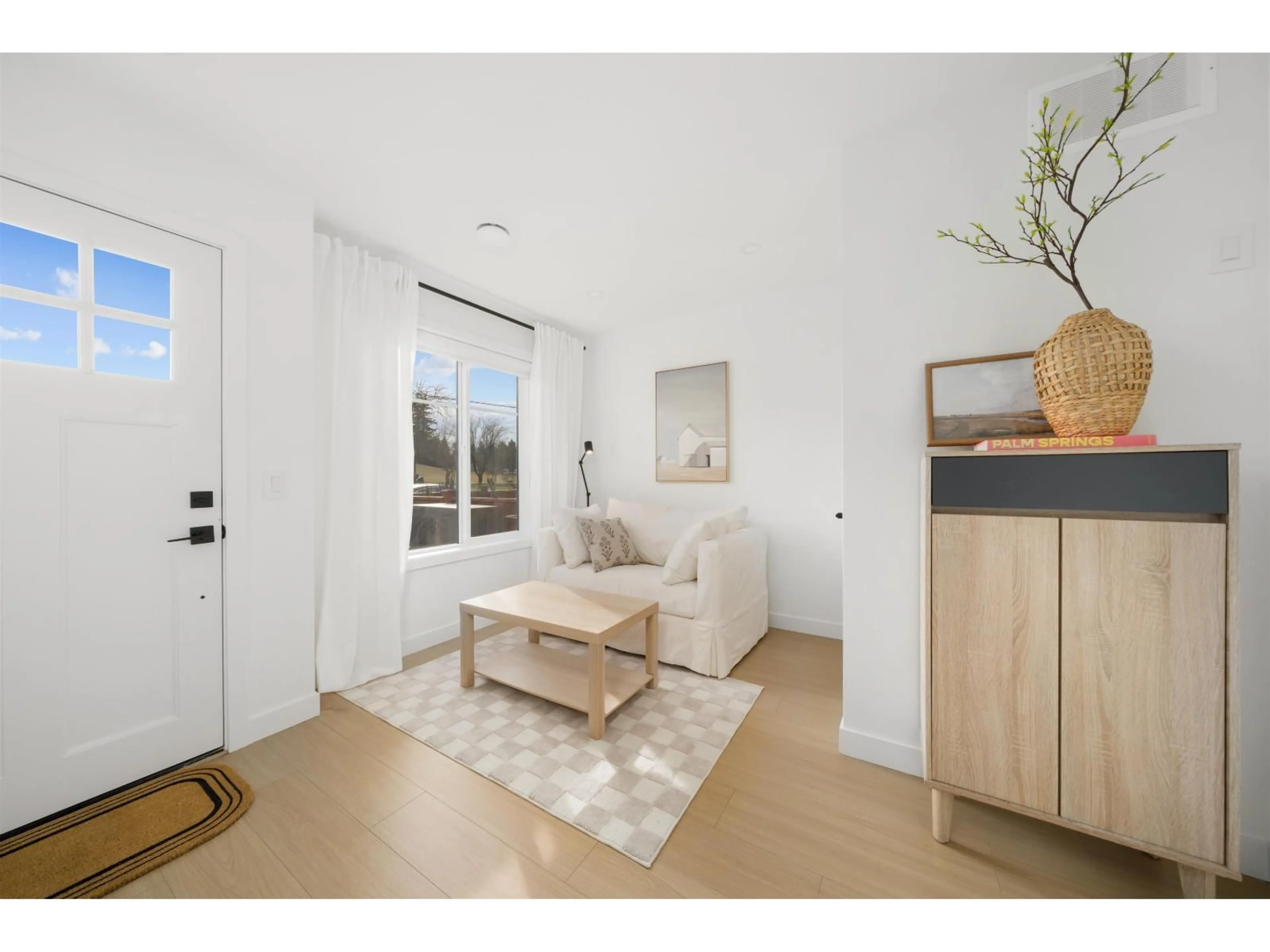 Indoor entryway for 9 - 32929 CHERRY AVENUE, Mission British Columbia V2V2V1