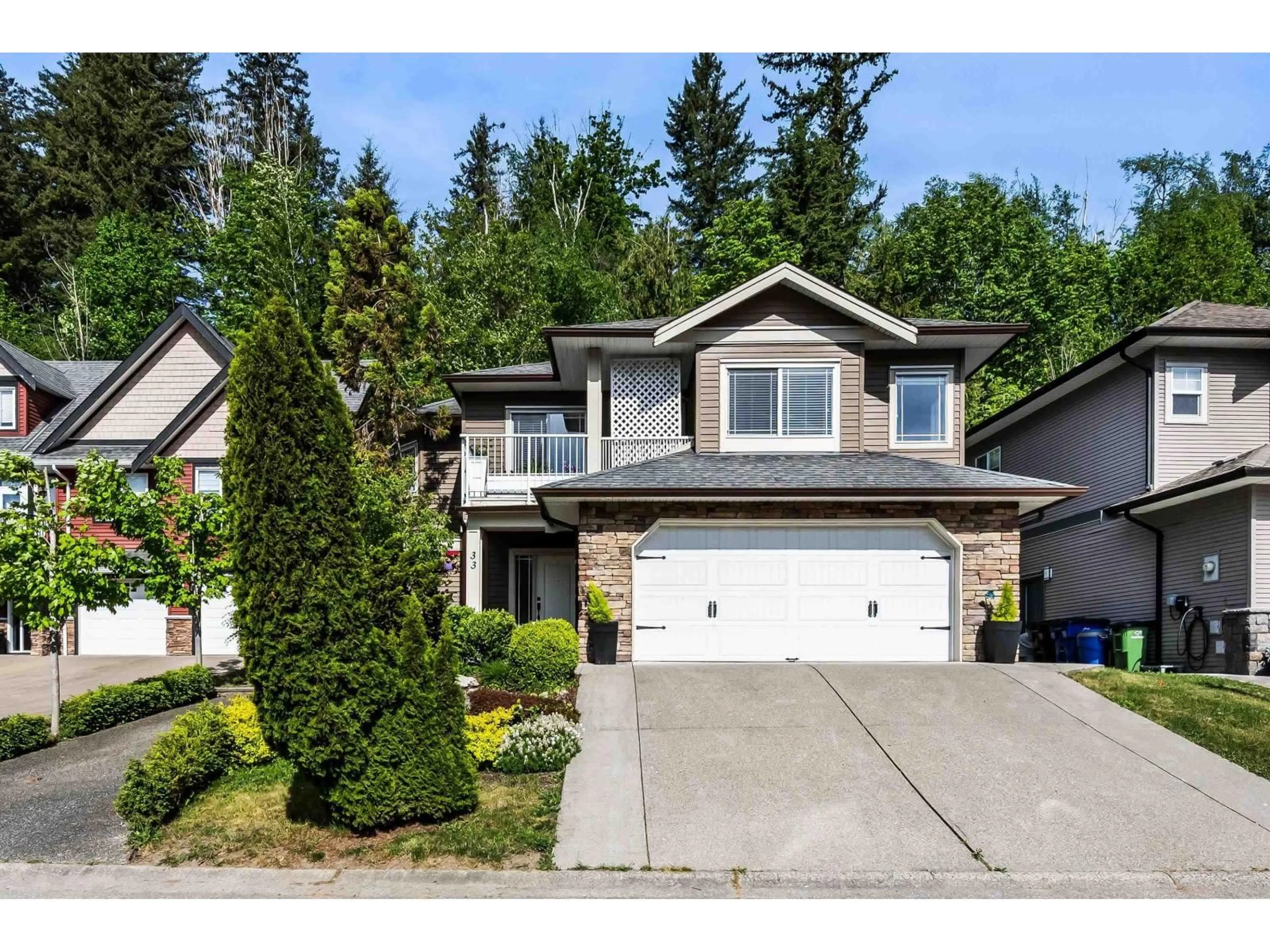 Home with vinyl exterior material, street for 33 - 45957 SHERWOOD DRIVE, Chilliwack British Columbia V2R5Y2