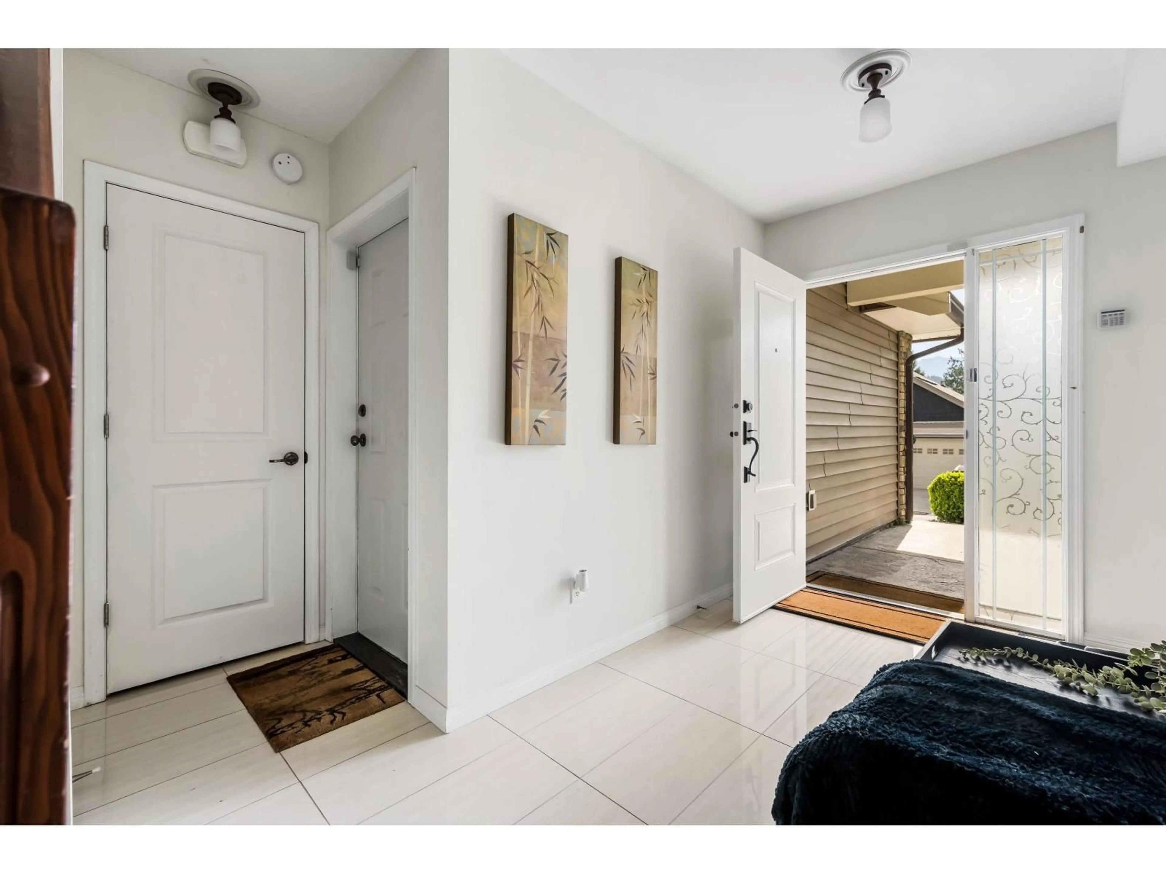 Indoor entryway for 33 - 45957 SHERWOOD DRIVE, Chilliwack British Columbia V2R5Y2