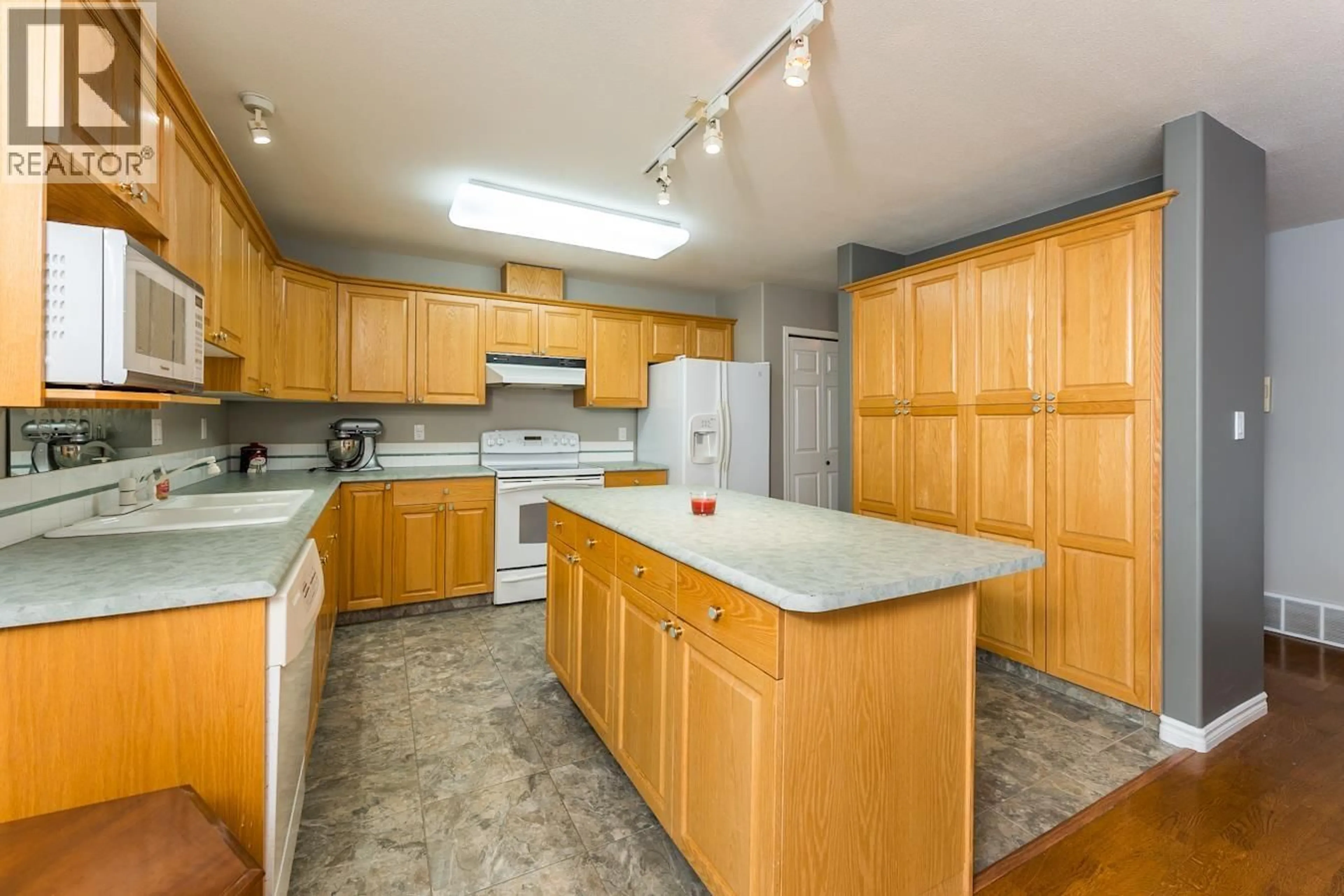 Standard kitchen, unknown for 101 - 7215 SOUTHRIDGE AVENUE, Prince George British Columbia V2N4Z3