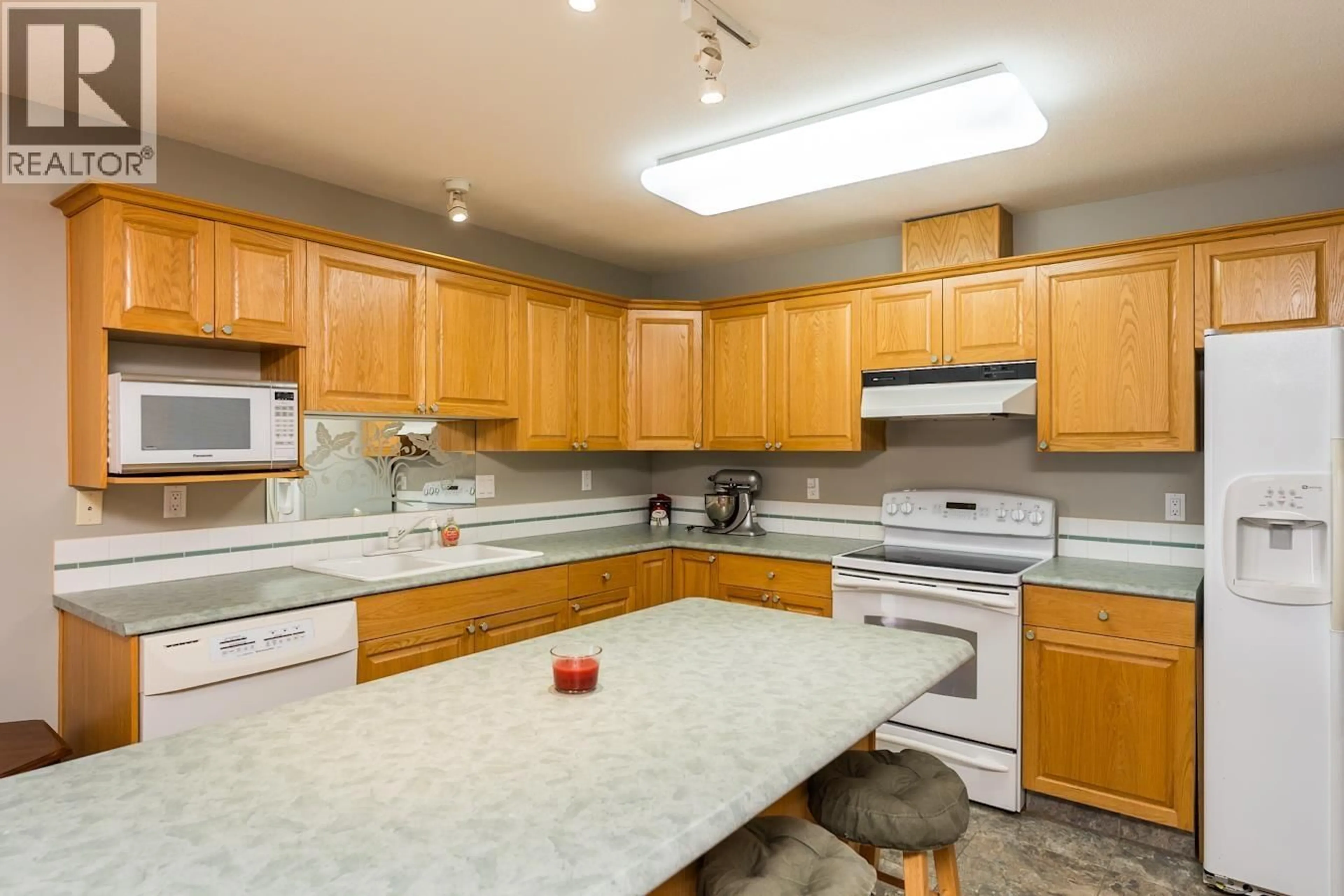 Standard kitchen, unknown for 101 - 7215 SOUTHRIDGE AVENUE, Prince George British Columbia V2N4Z3