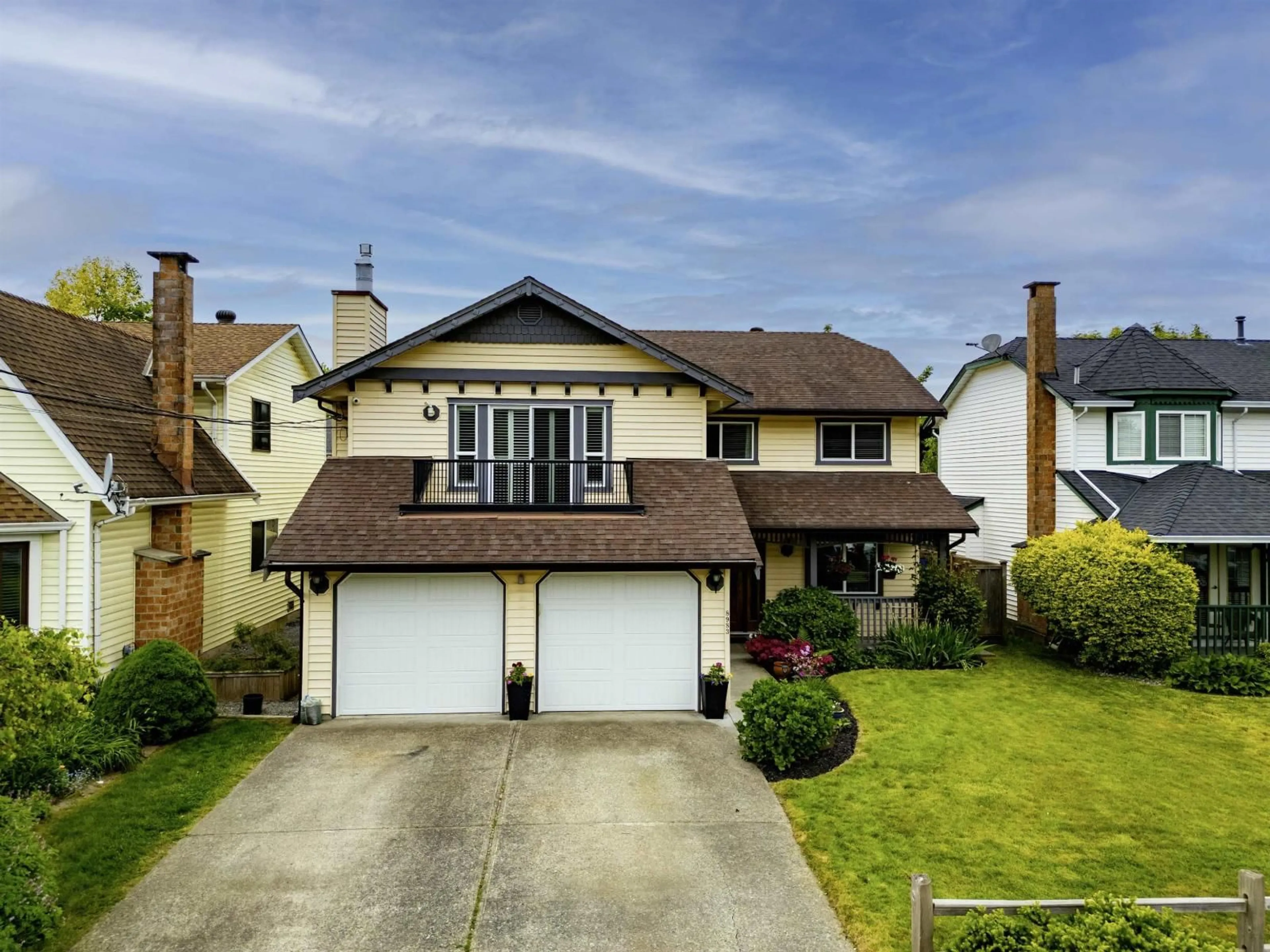 A pic from outside/outdoor area/front of a property/back of a property/a pic from drone, street for 8983 204 STREET, Langley British Columbia V1M1A9