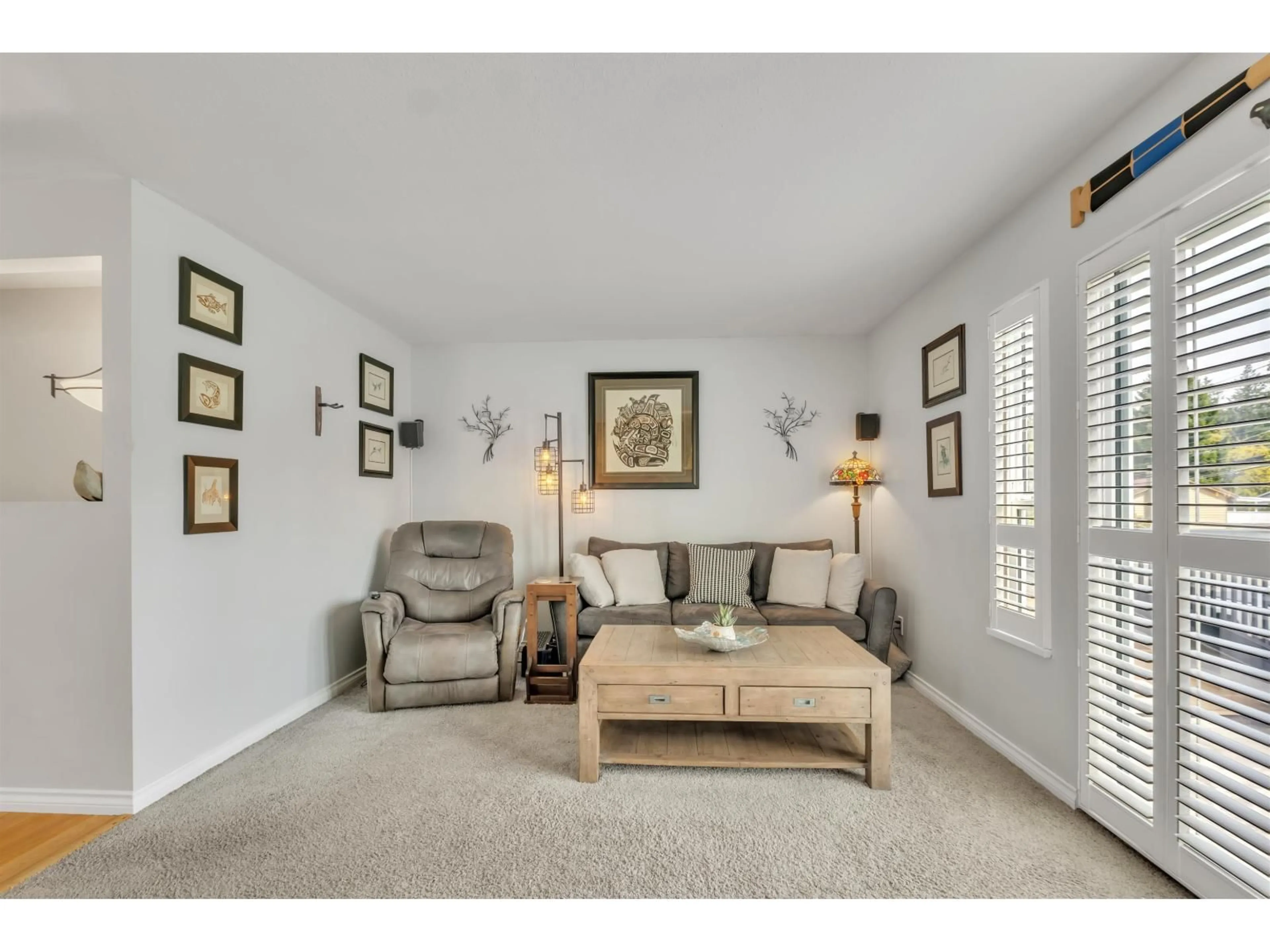 Living room with furniture, carpet floor for 8983 204 STREET, Langley British Columbia V1M1A9