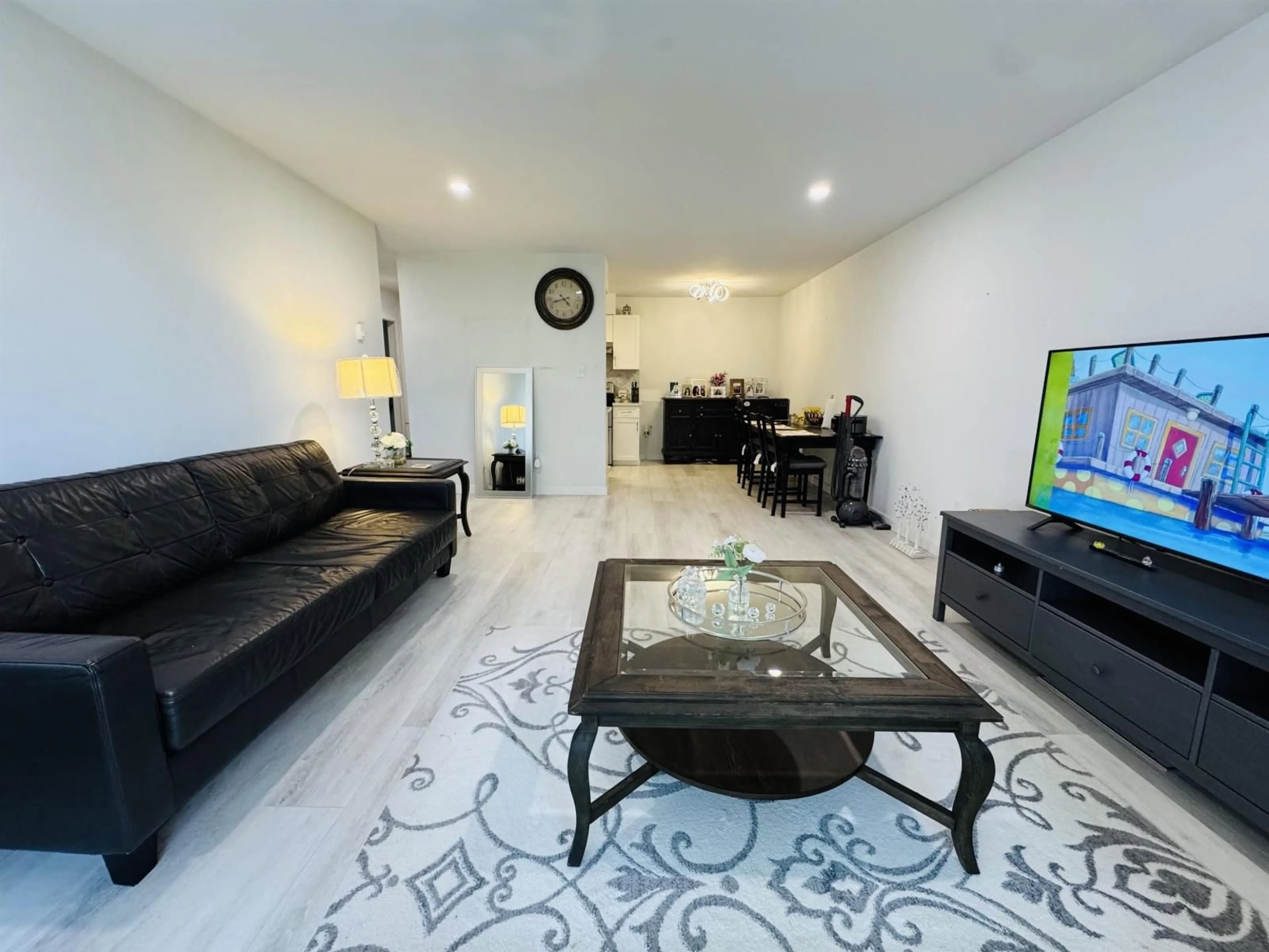 Living room with furniture, unknown for 307 - 15268 100 AVENUE, Surrey British Columbia V3R7V1