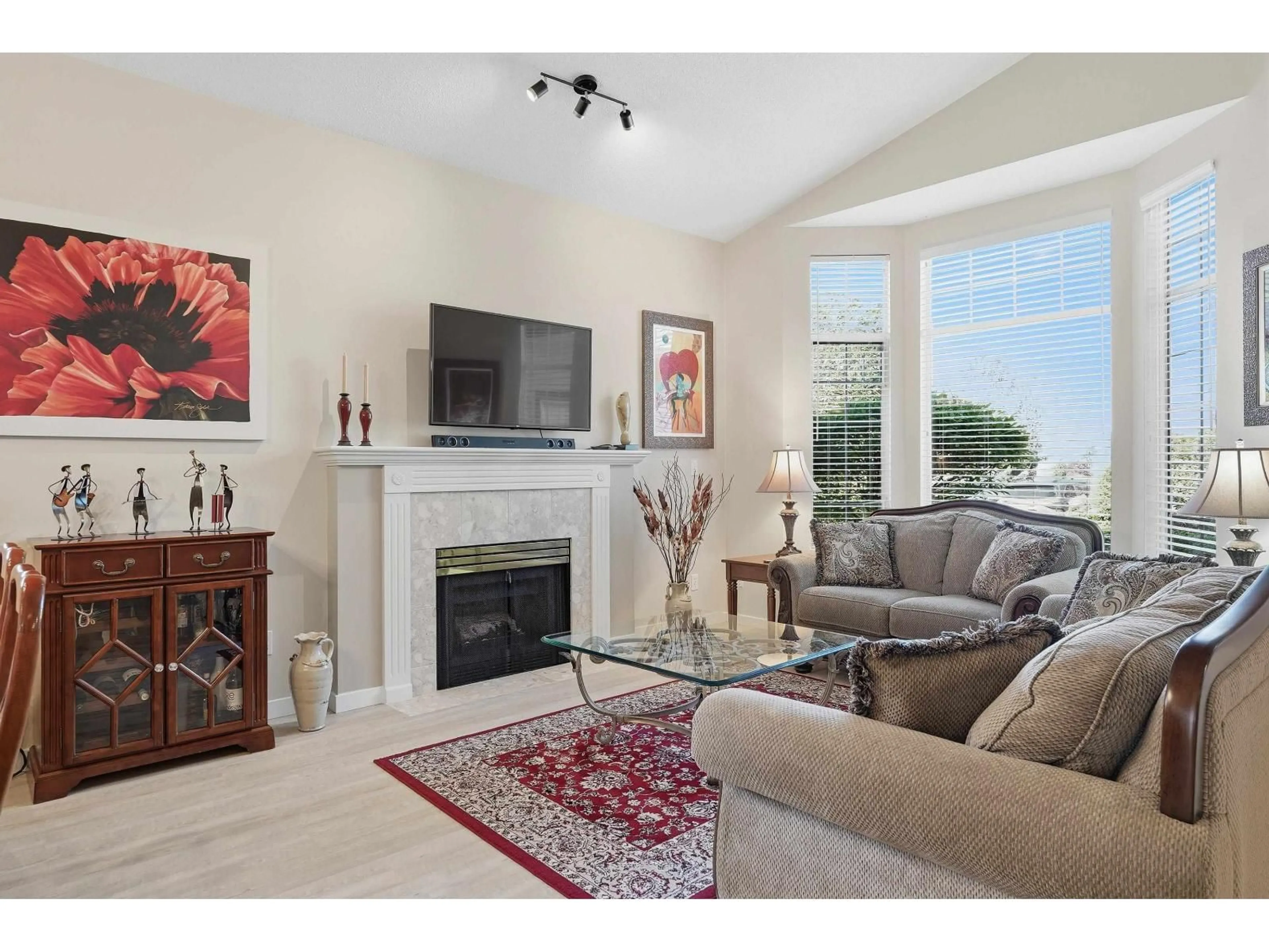 Living room with furniture, unknown for 94 - 9012 WALNUT GROVE DRIVE, Langley British Columbia V1M2K3