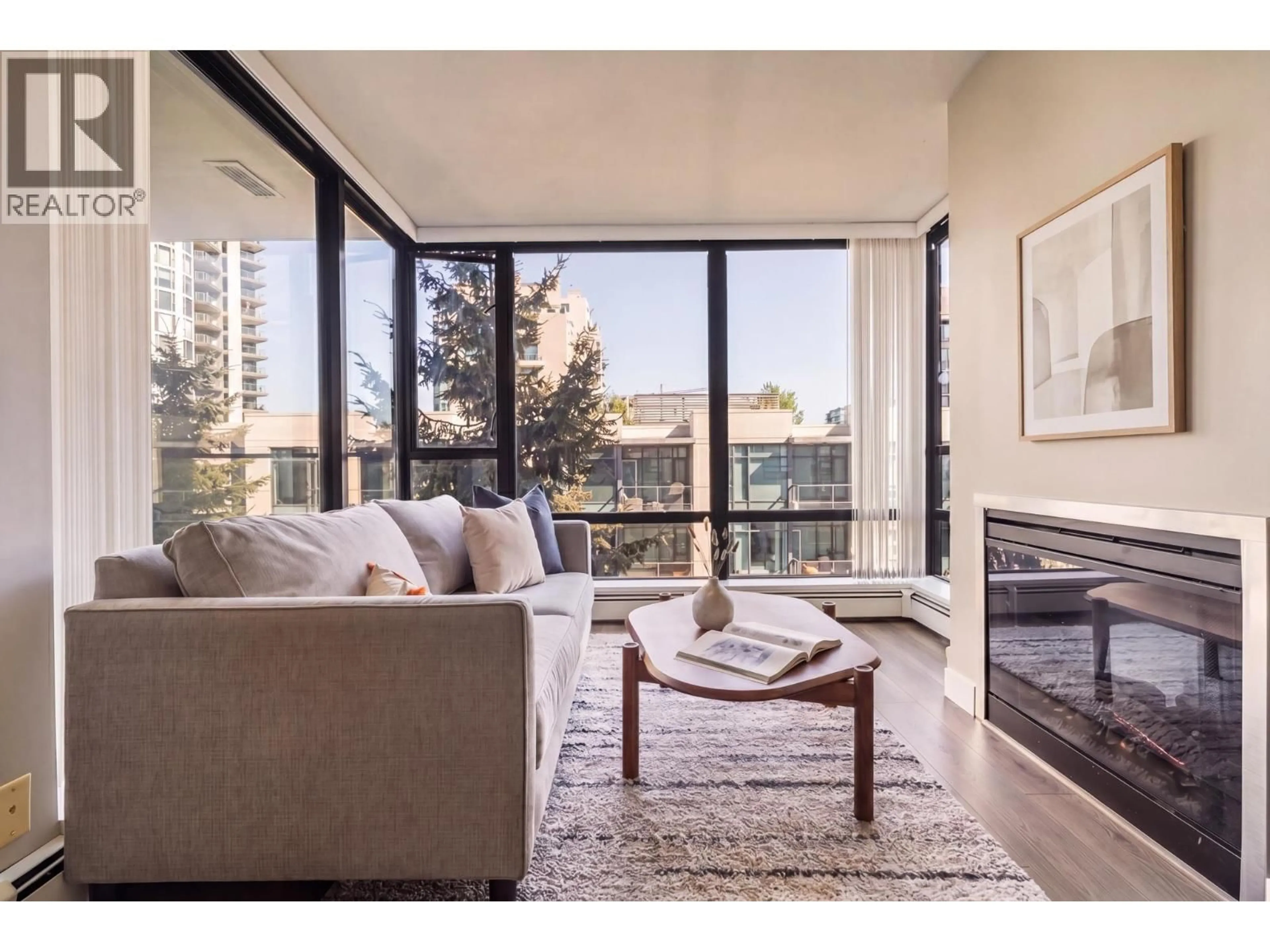 Living room with furniture, unknown for 807 - 151 2ND STREET, North Vancouver British Columbia V7M3P1
