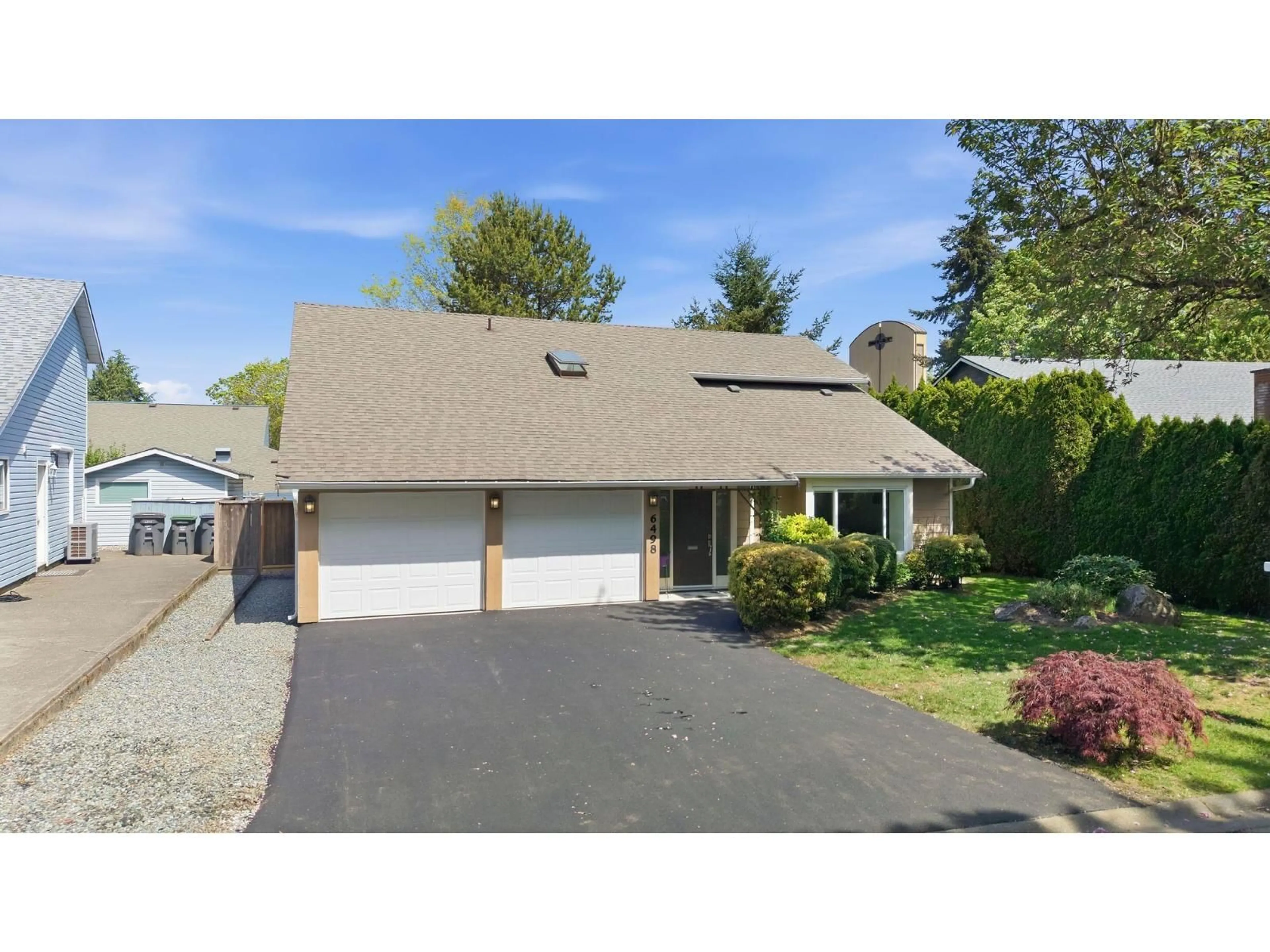Home with vinyl exterior material, street for 6498 131A STREET, Surrey British Columbia V3W7P4
