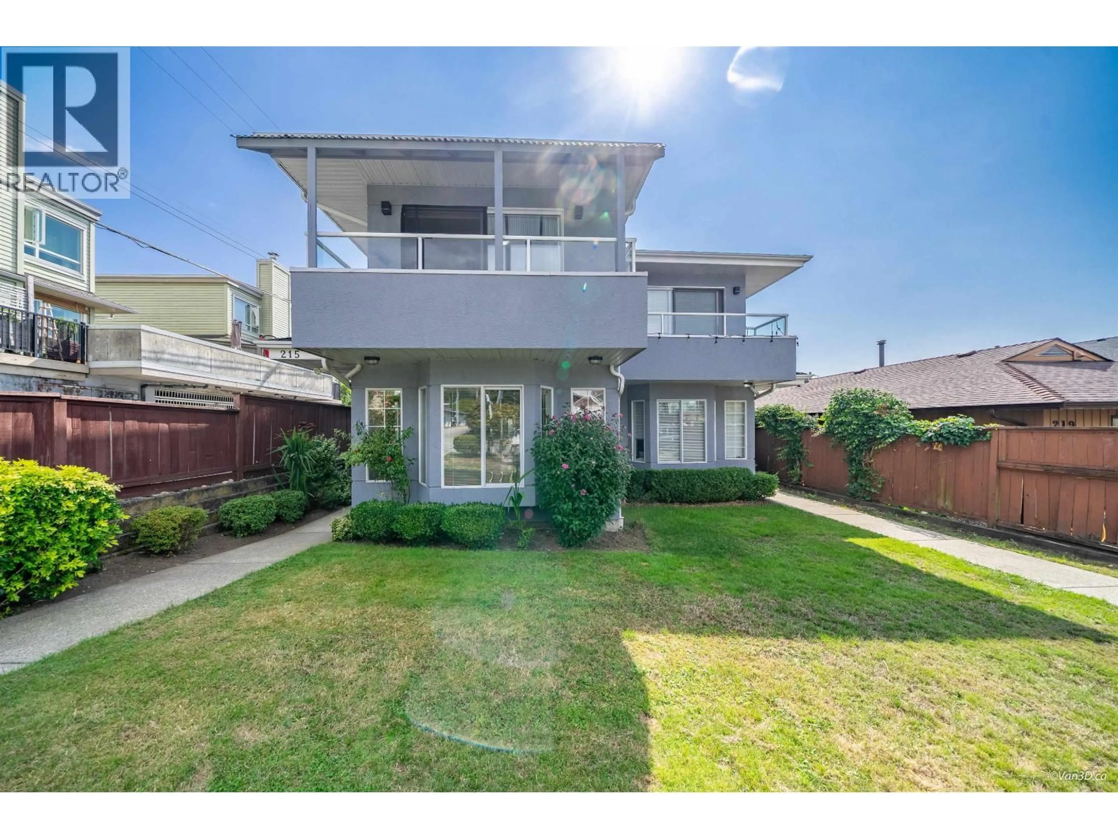 A pic from outside/outdoor area/front of a property/back of a property/a pic from drone, street for 215 W 18TH STREET, North Vancouver British Columbia V7M1W7