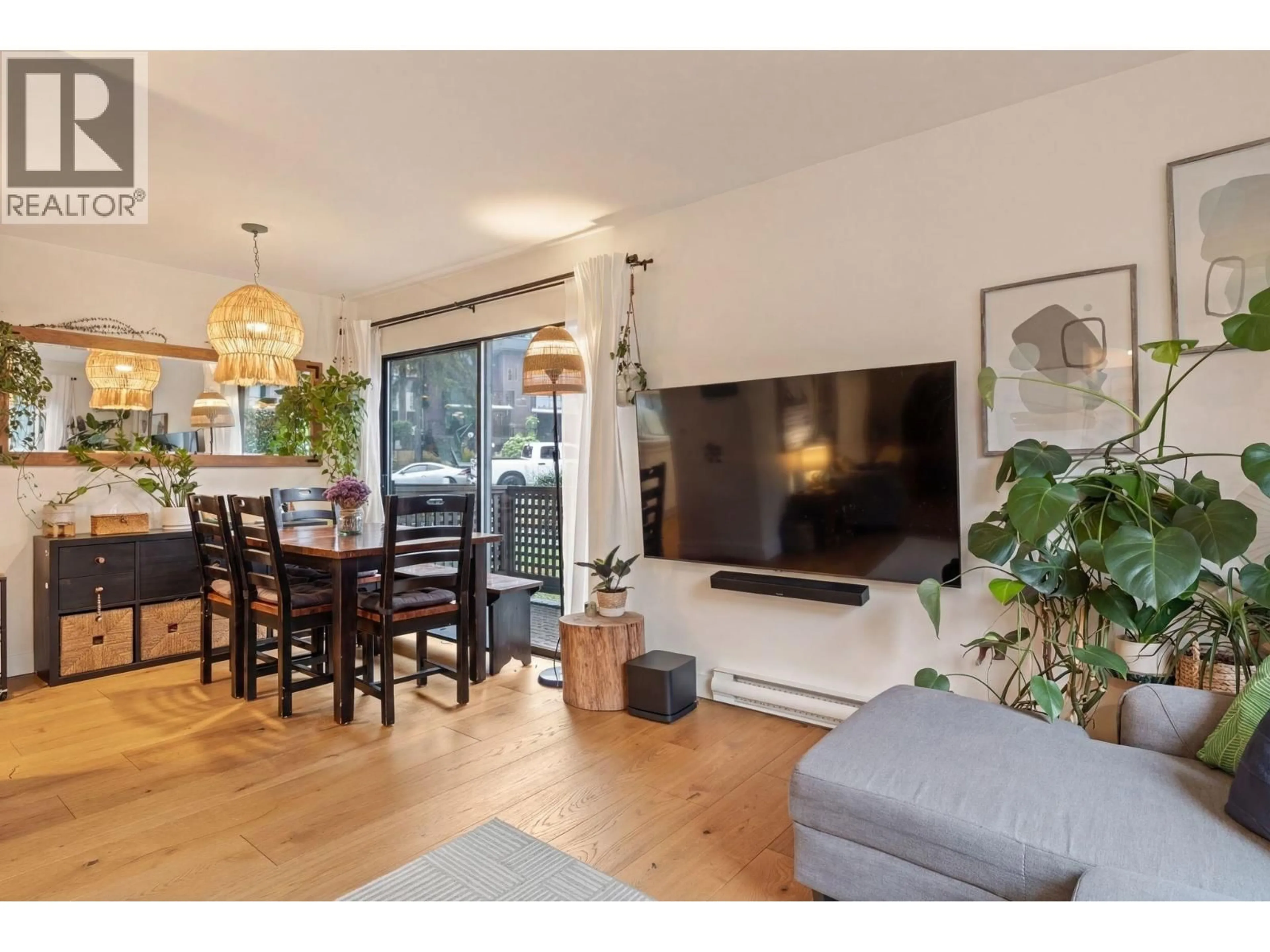 Living room with furniture, wood/laminate floor for 9140 CENTAURUS CIRCLE, Burnaby British Columbia V3J7R1